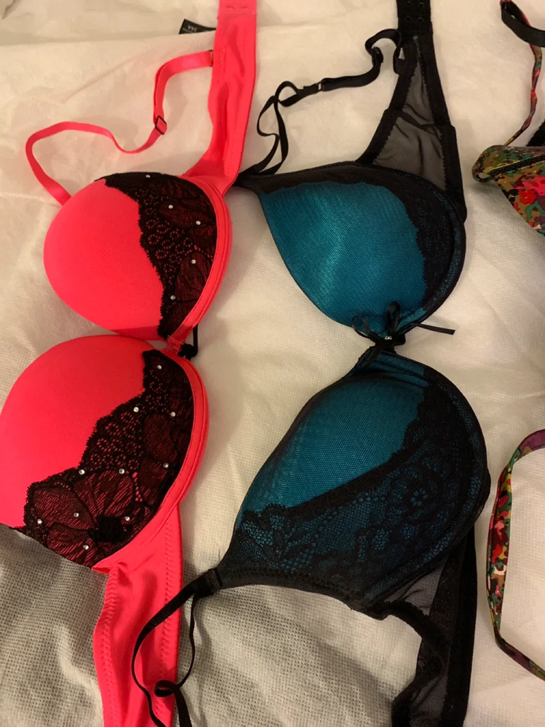 Mint condition Women’s Bras - Size 34A/ 34B -70/75 image indicator(4)