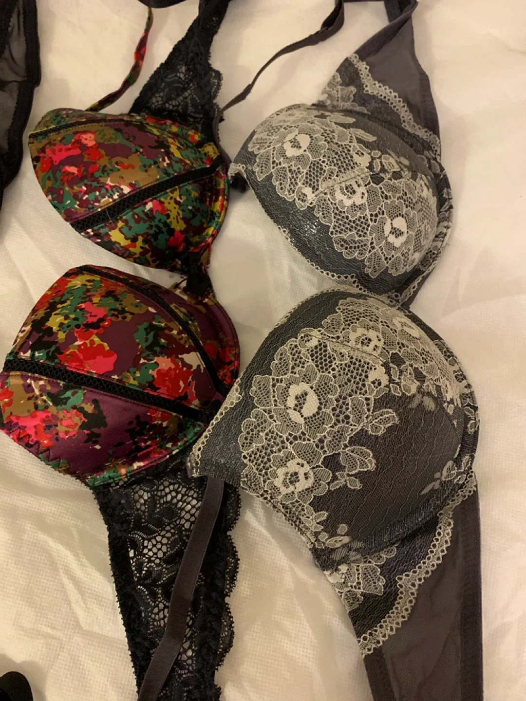 Mint condition Women’s Bras - Size 34A/ 34B -70/75 image indicator(5)