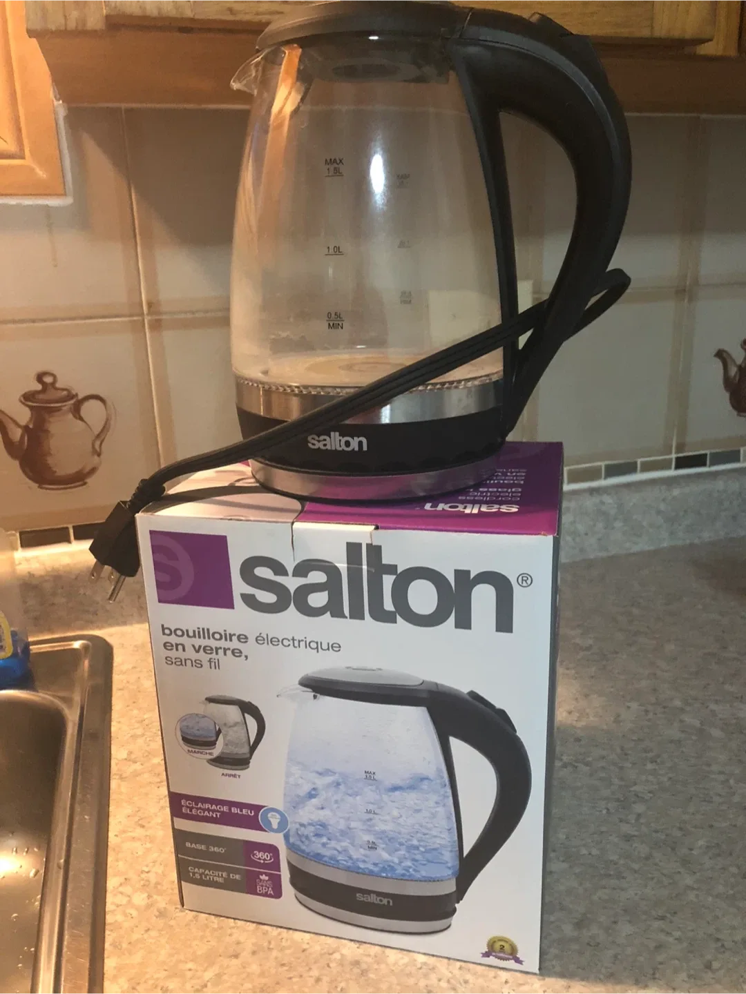 Salton Cordless Electric Glass Kettle image indicator(2)
