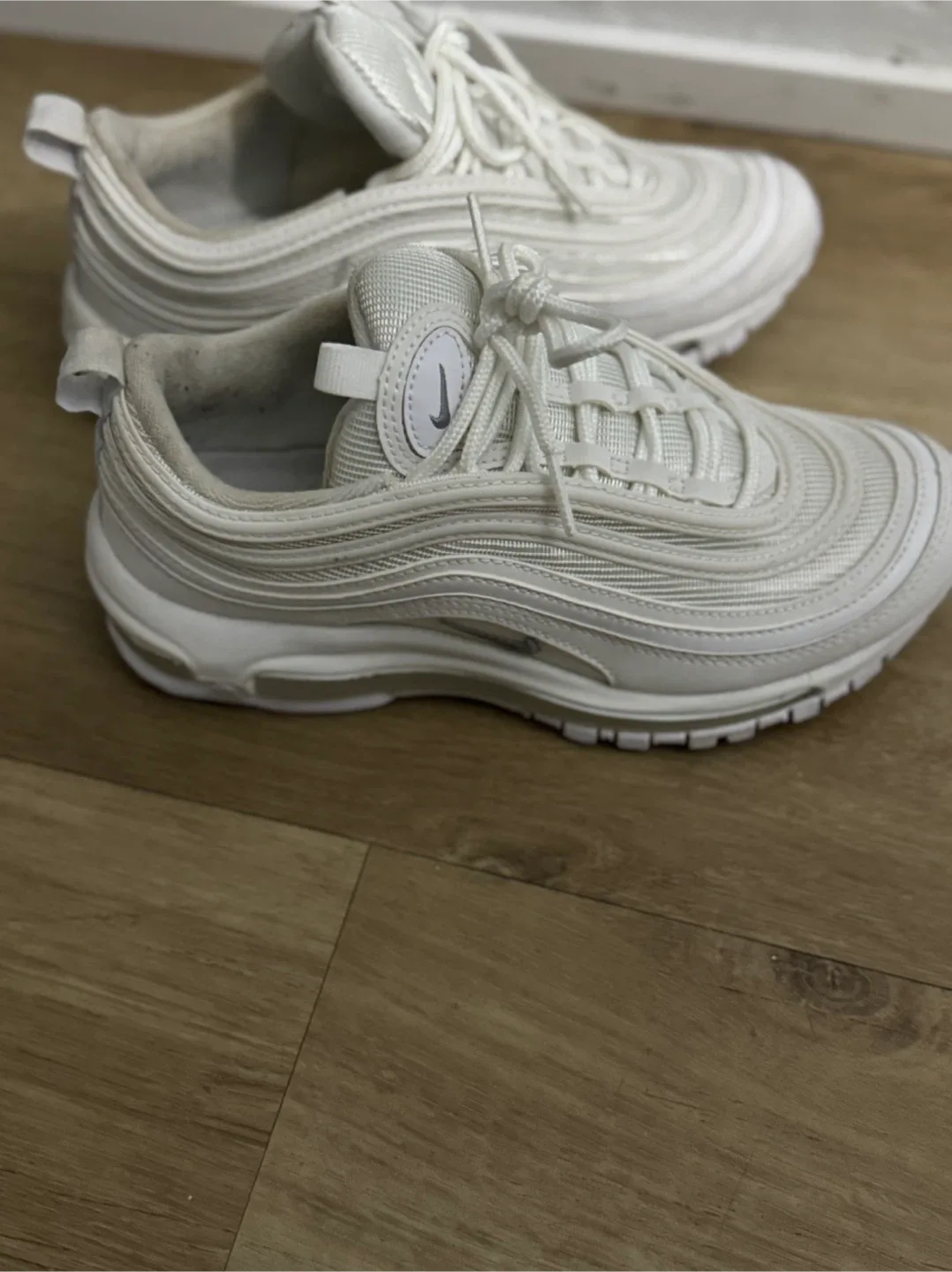 Free sneakers image indicator(2)