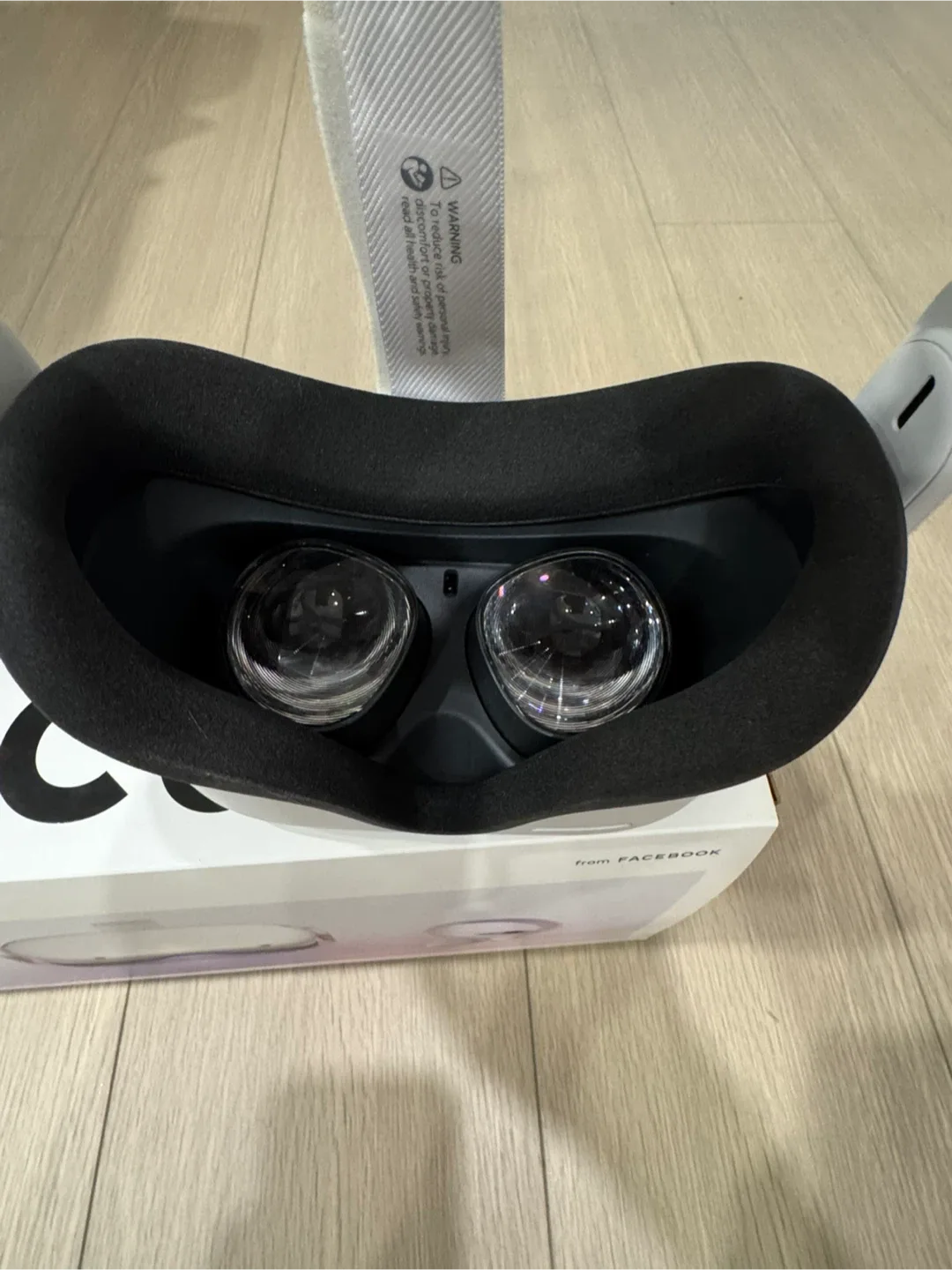 Meta Oculus Quest 2 - VR Headset image indicator(4)