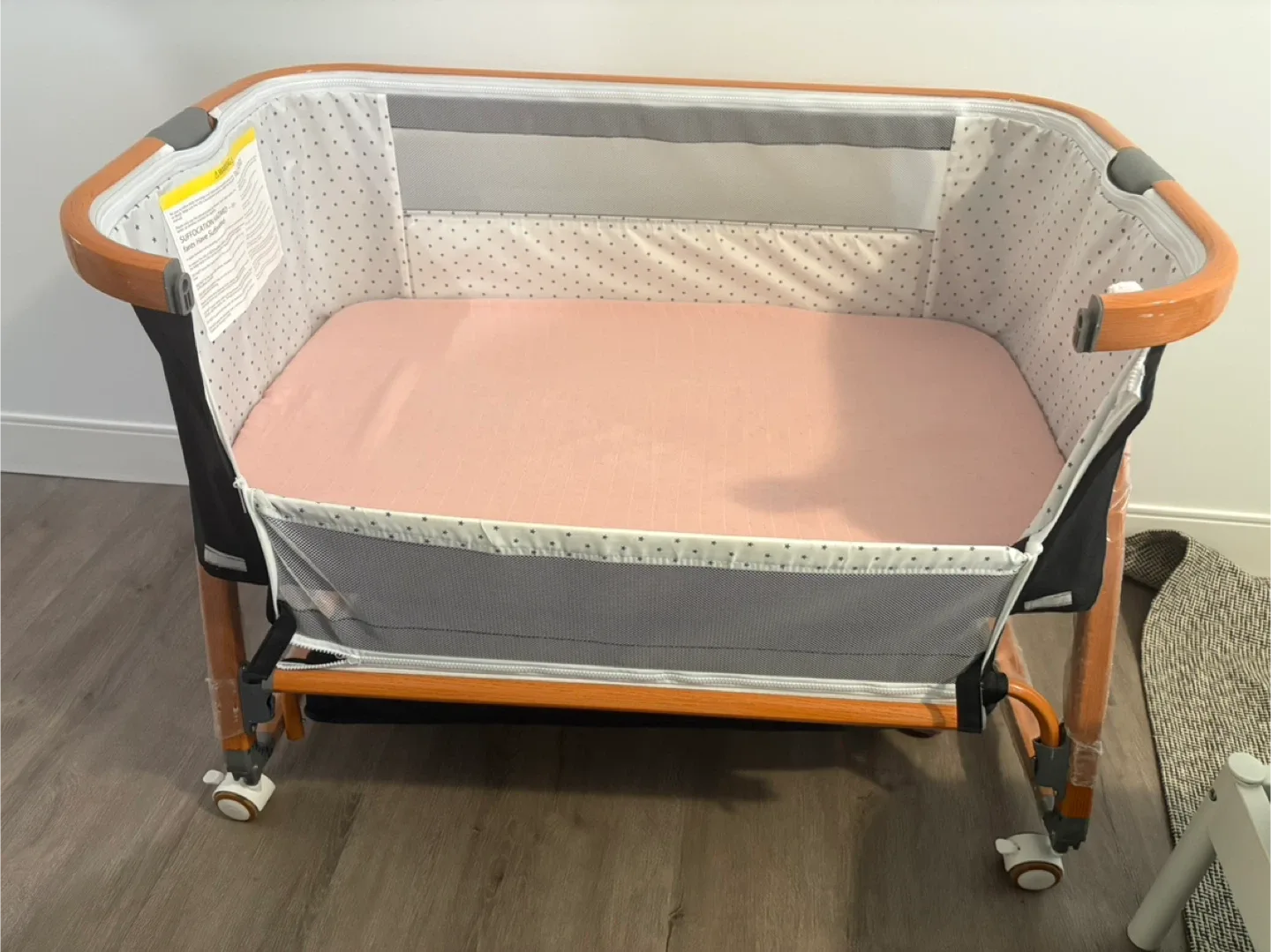 Bassinet Swivel Sleeper - Excellent Condition!