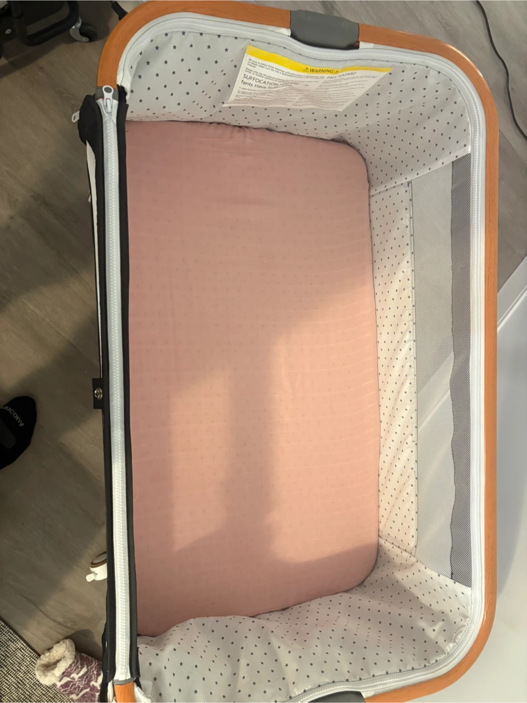 Bassinet Swivel Sleeper - Excellent Condition! - photo 2
