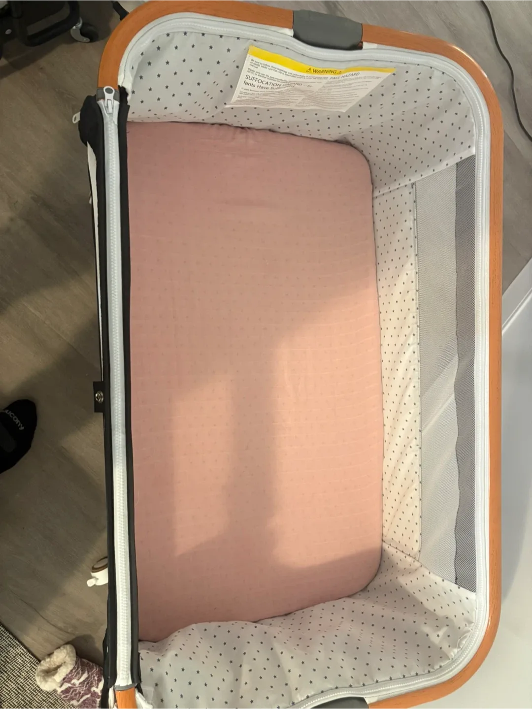 Bassinet Swivel Sleeper - Excellent Condition! image indicator(2)