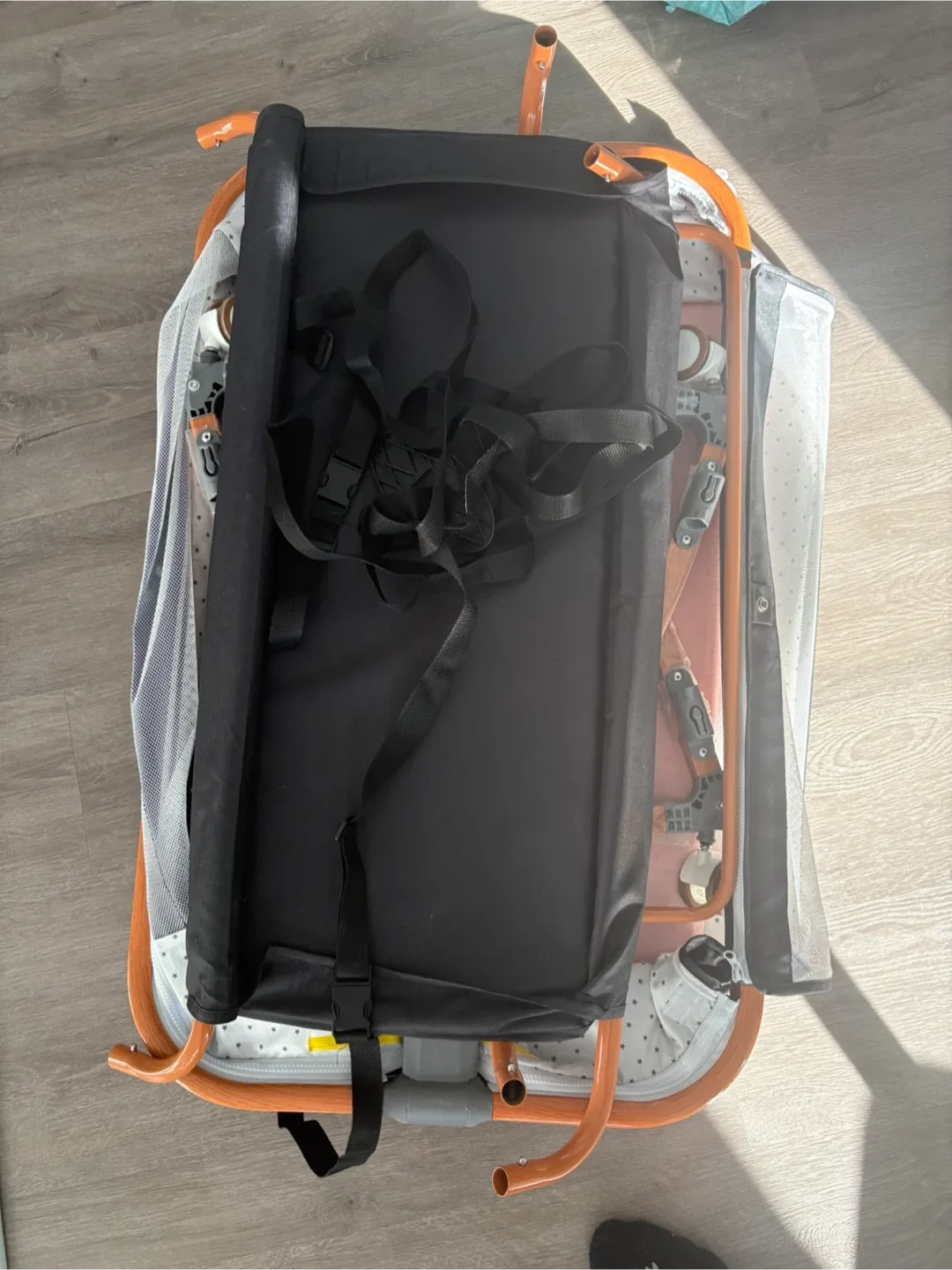 Bassinet Swivel Sleeper - Excellent Condition! image indicator(4)