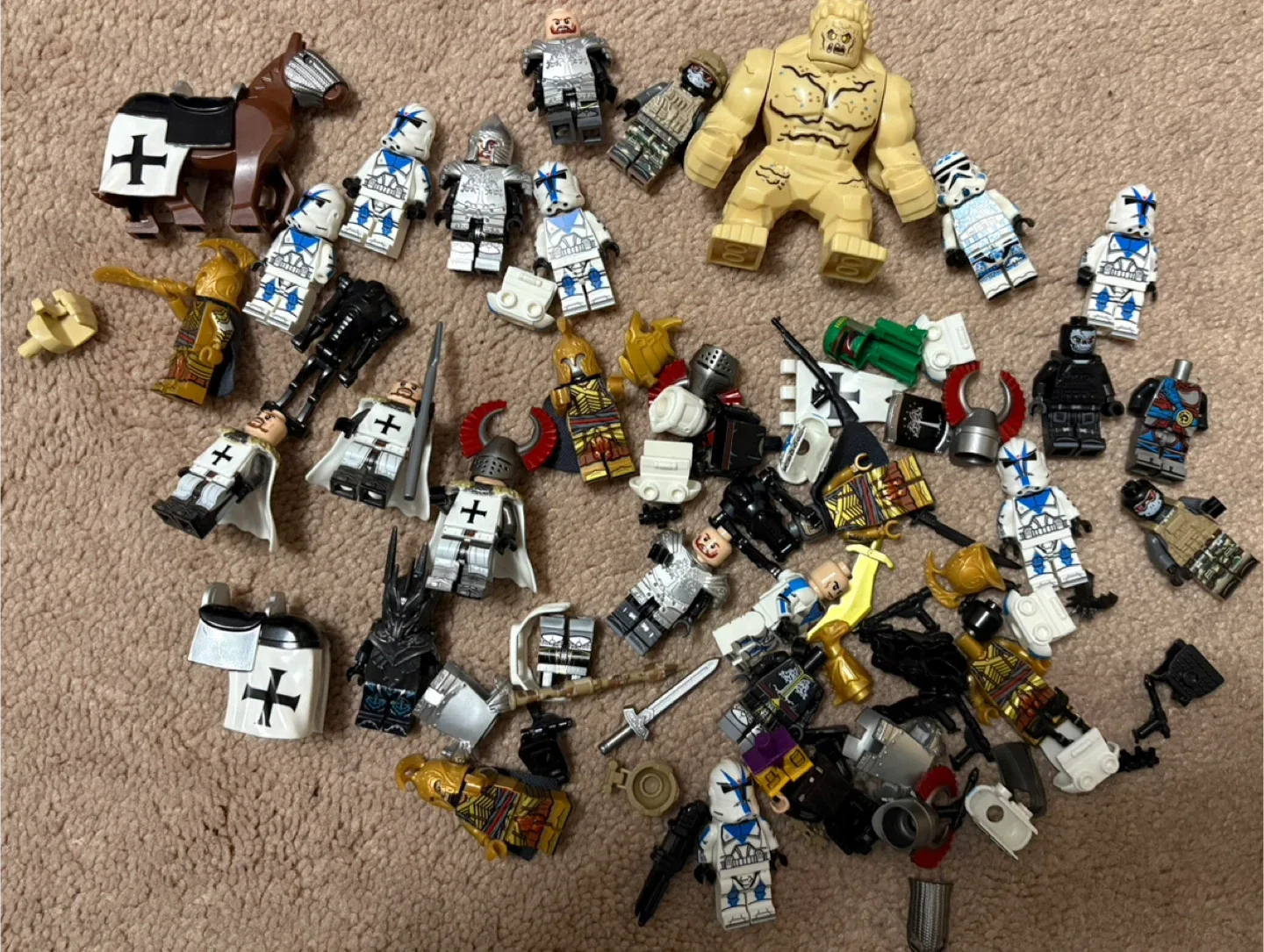 Lot of FAKE Lego Minifigures Star Wars, Lord of the Rings, etc.