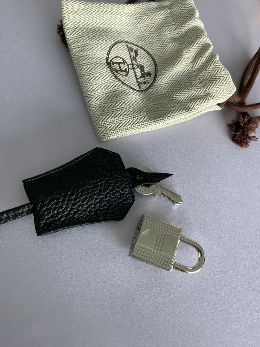 Hermès lock with Keys100% authentic