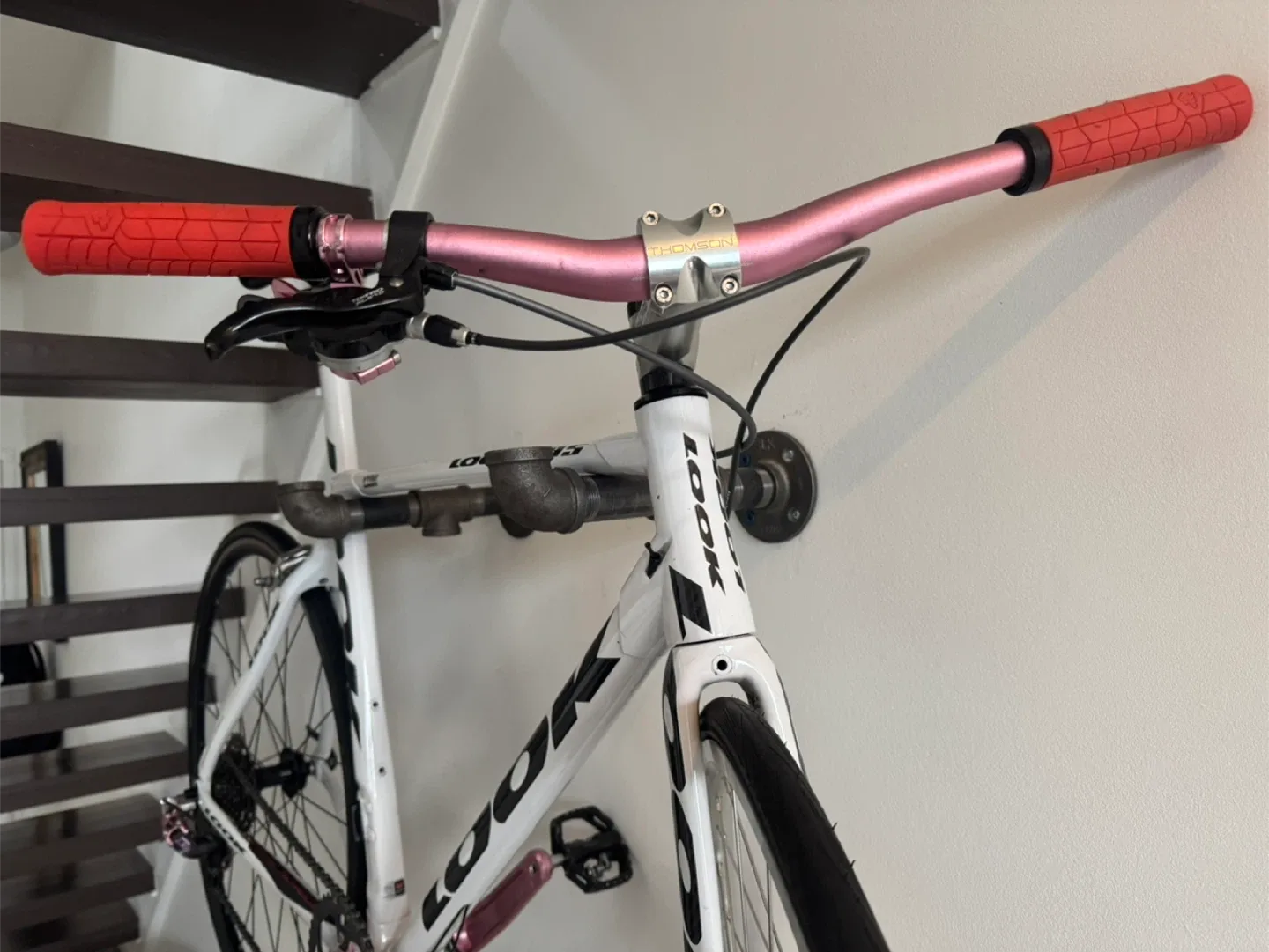 LOOK 595 Road Bike - White & Pink Accents image indicator(5)