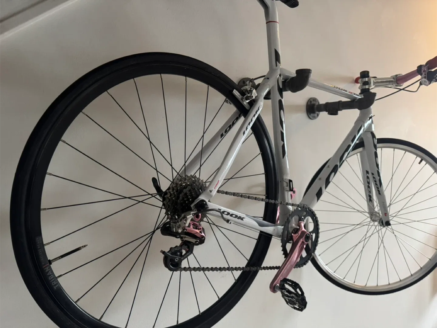 LOOK 595 Road Bike - White & Pink Accents image indicator(4)