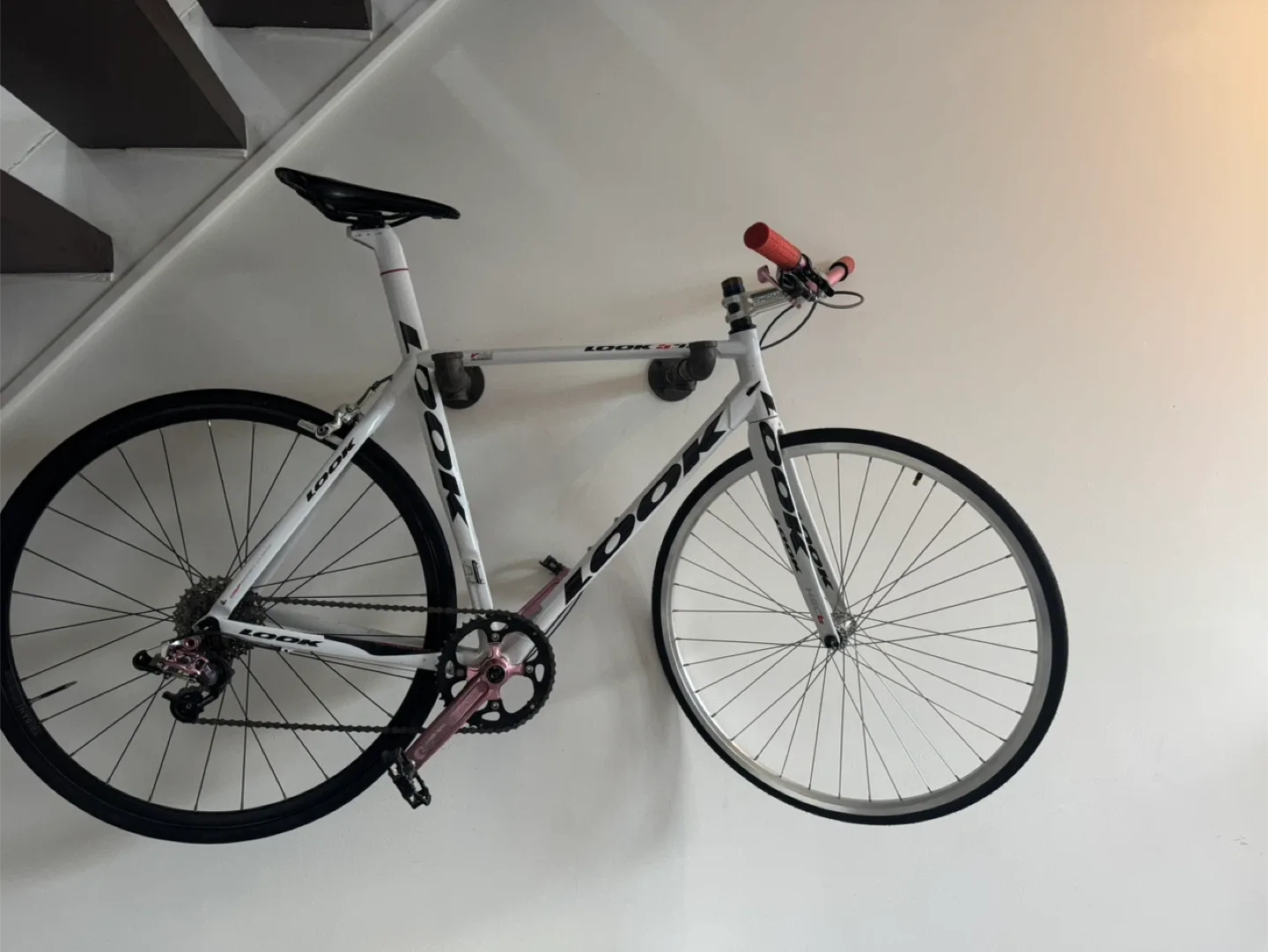 LOOK 595 Road Bike - White & Pink Accents image indicator(10)