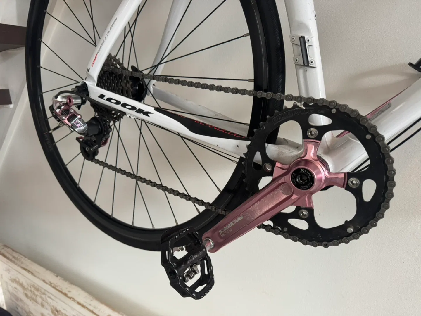 LOOK 595 Road Bike - White & Pink Accents image indicator(9)