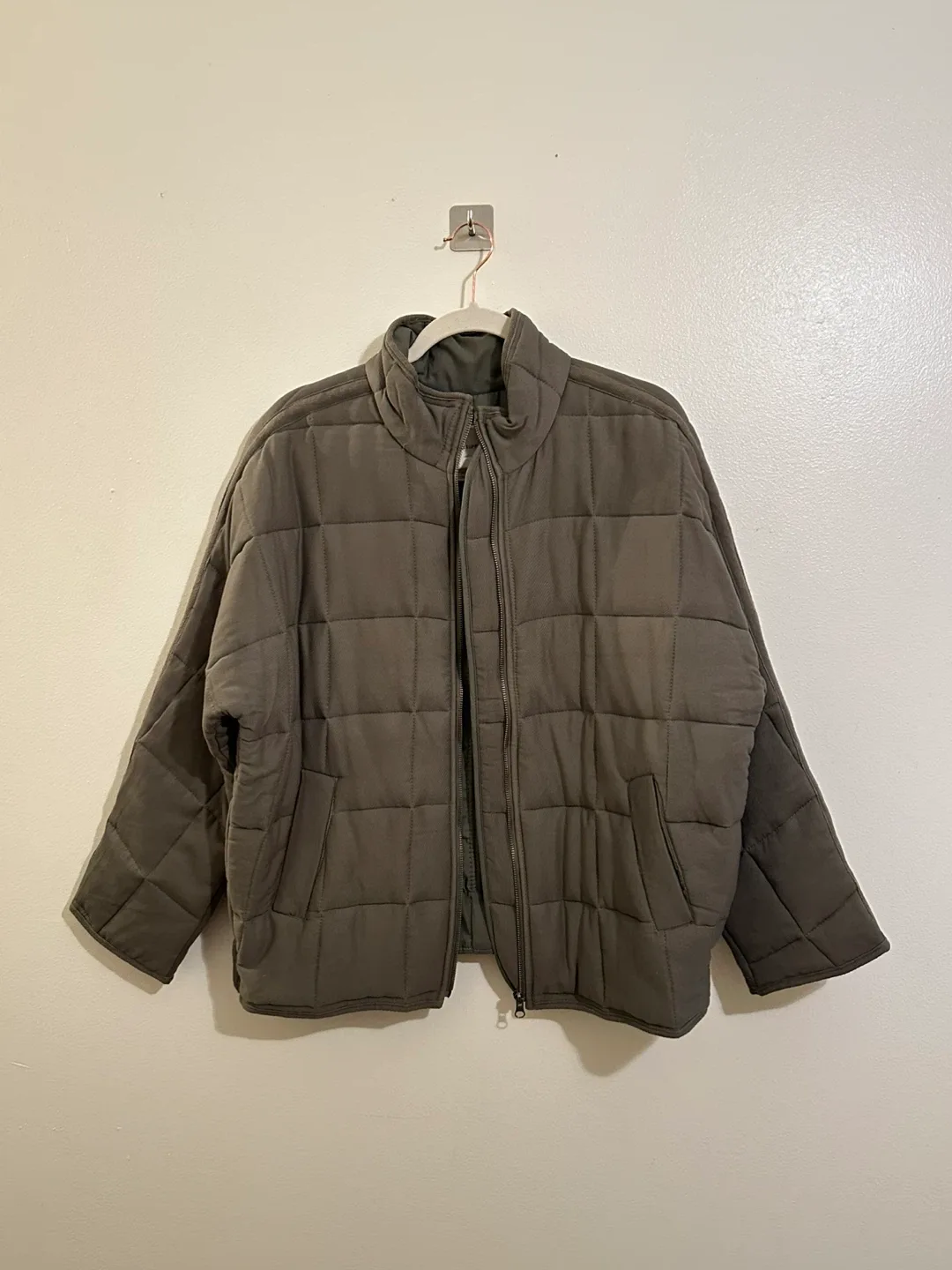 Women’s Quilted Jacket - Size M image indicator(3)
