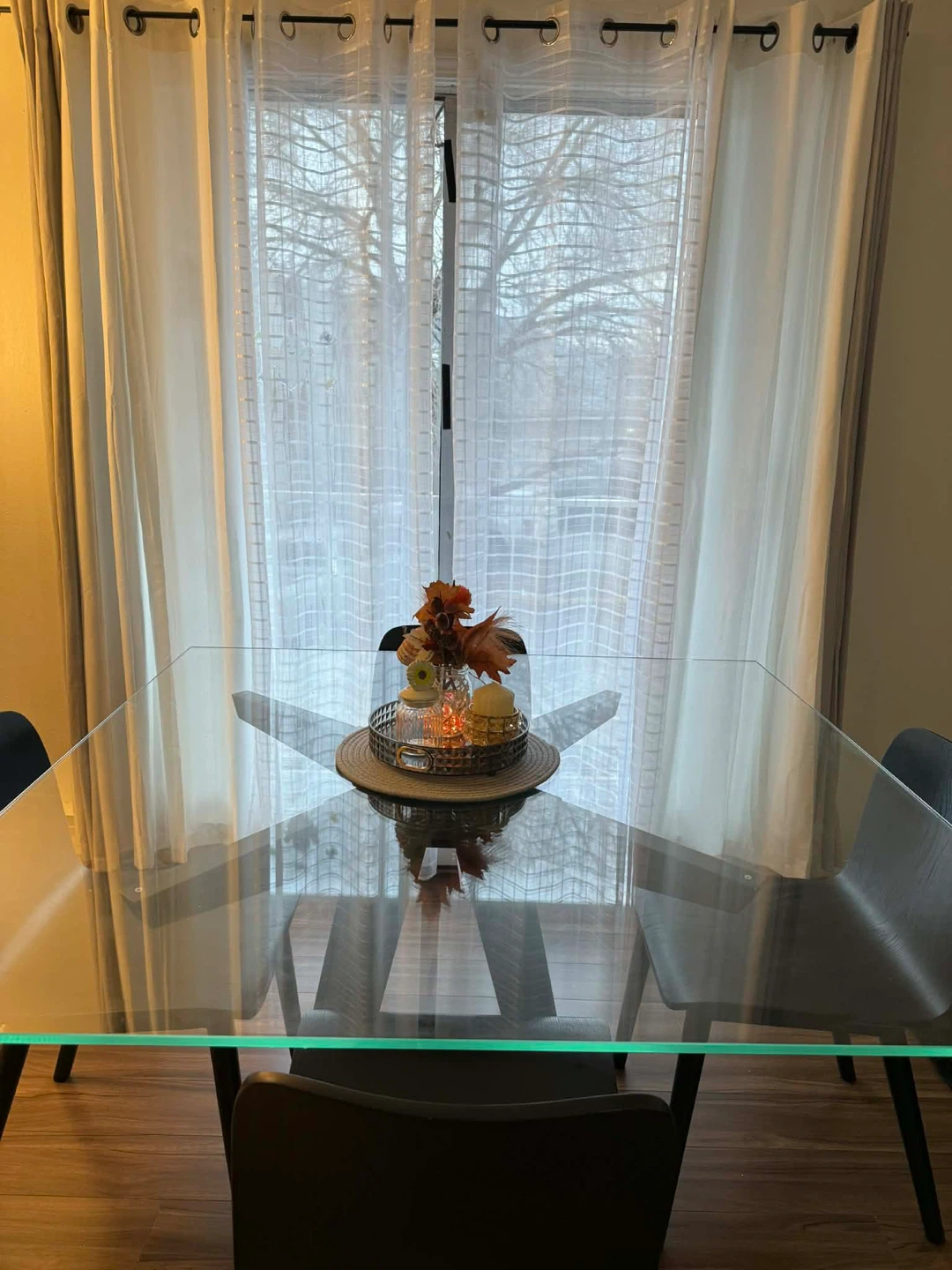 50% Price Drop on Glass Dining Table with 4 Black Chairs - photo 2