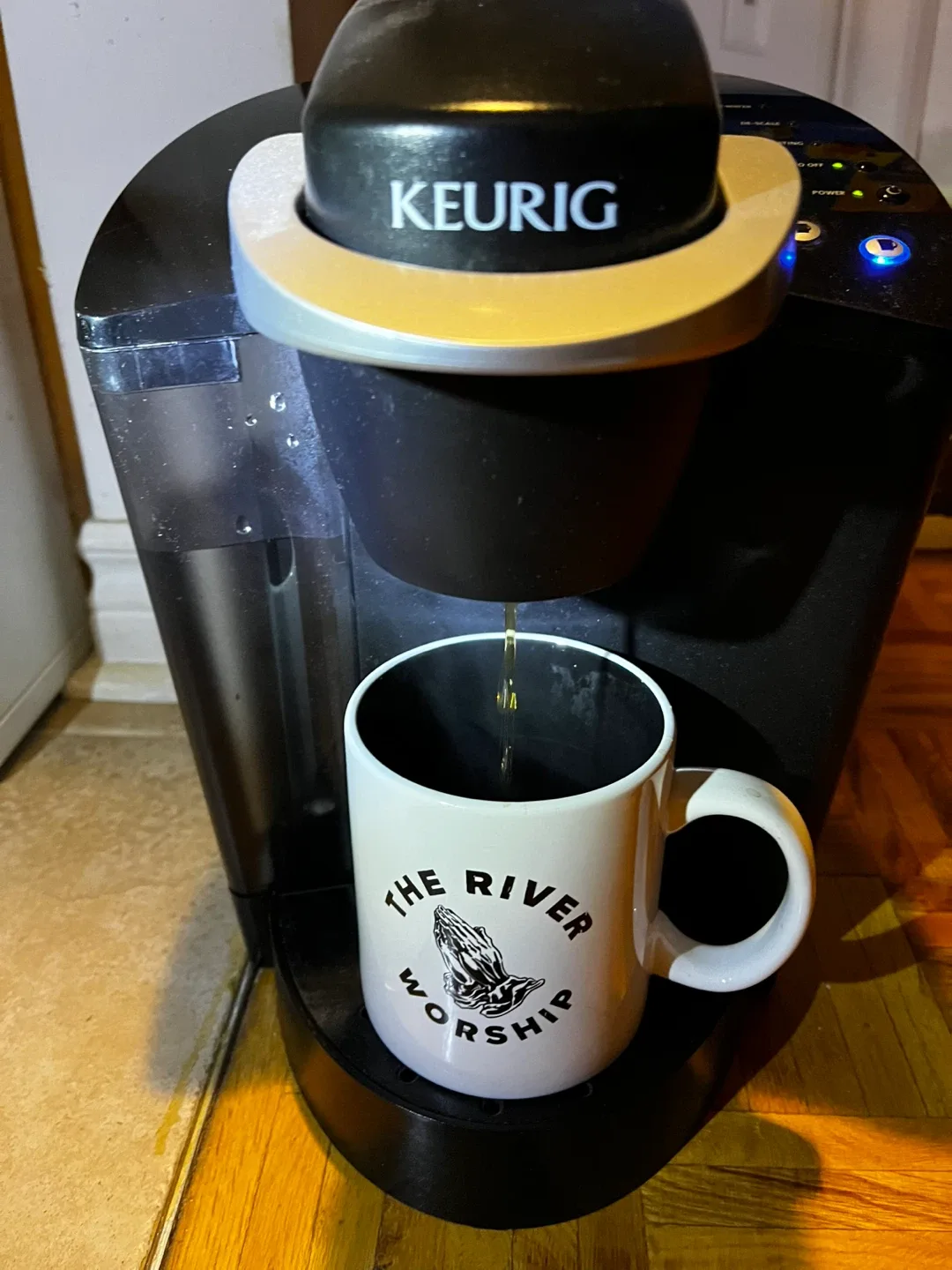 Keurig Single Cup Coffee Maker (large capacity) image indicator(2)
