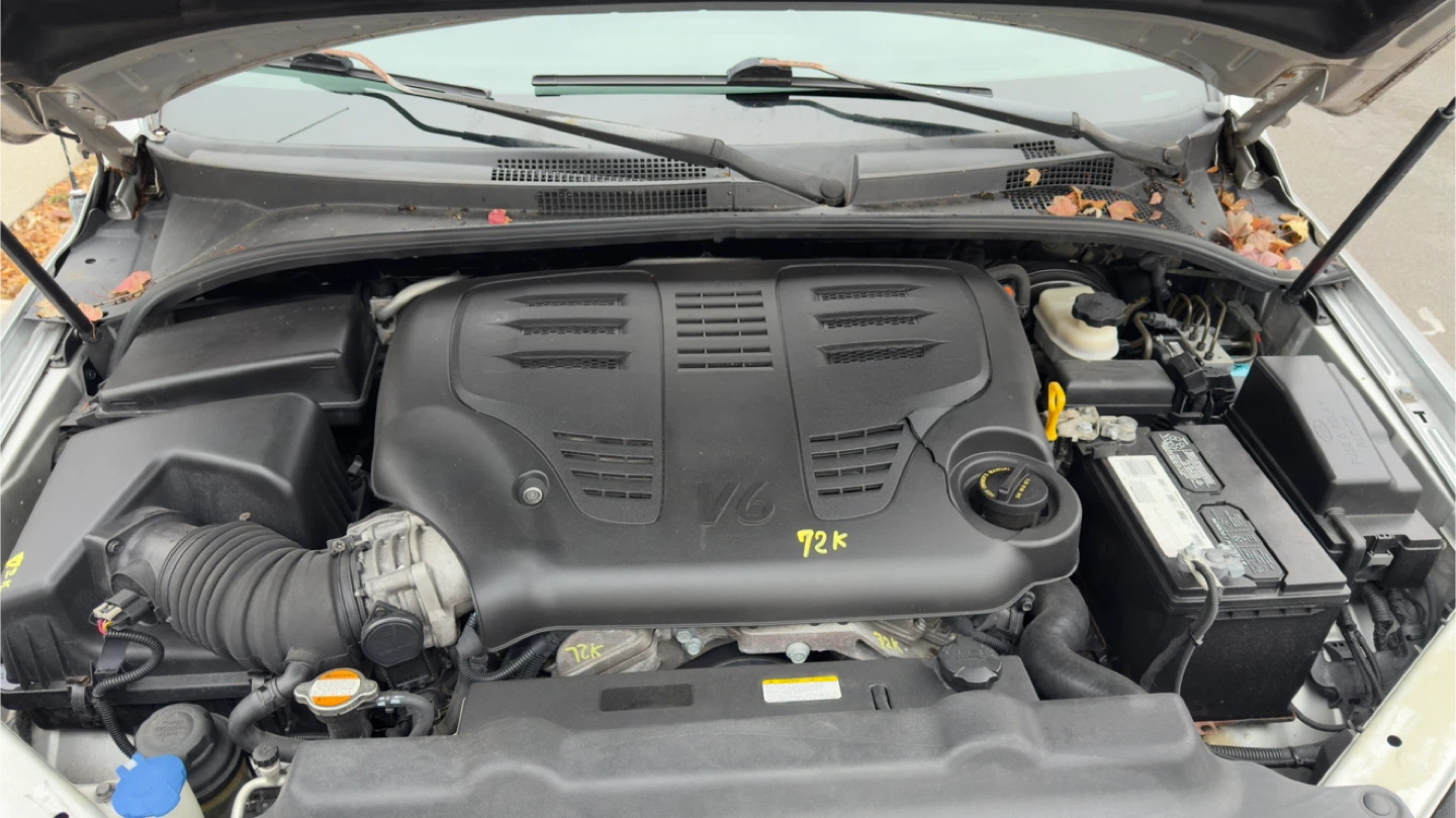 Silver Kia Sorento SUV - photo 5