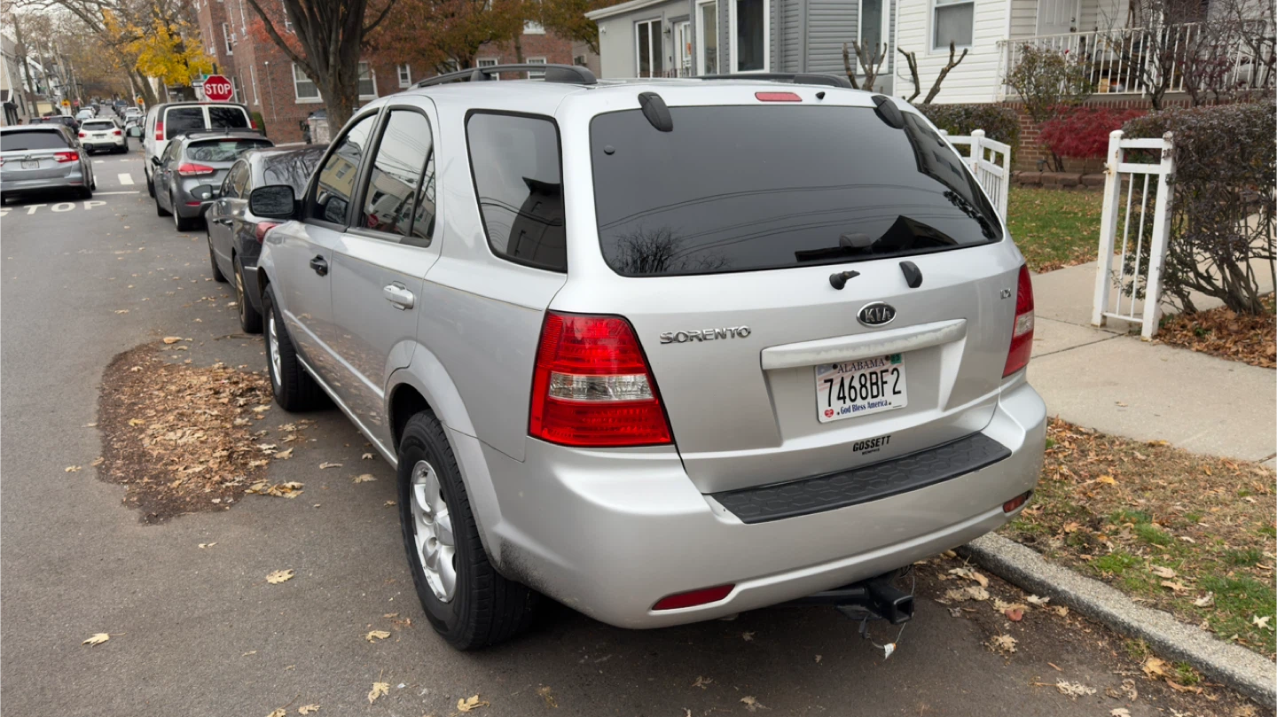 Silver Kia Sorento SUV - photo 2