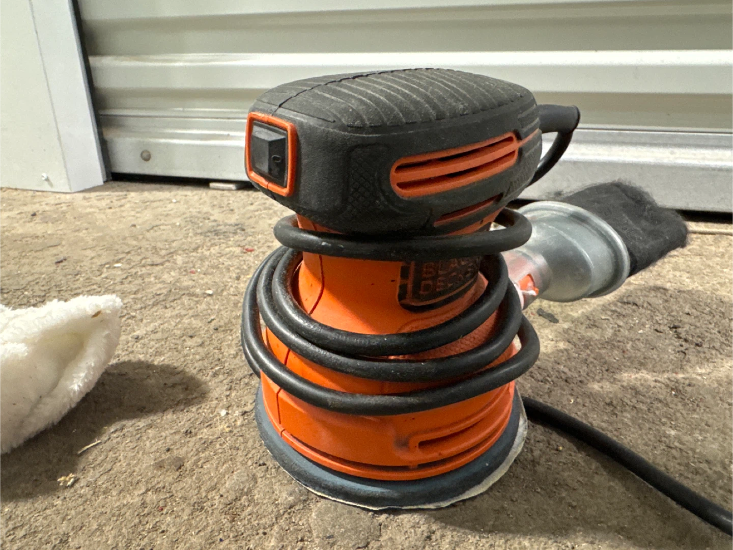 Black+Decker Random Orbit Sander with dust collection - photo 2