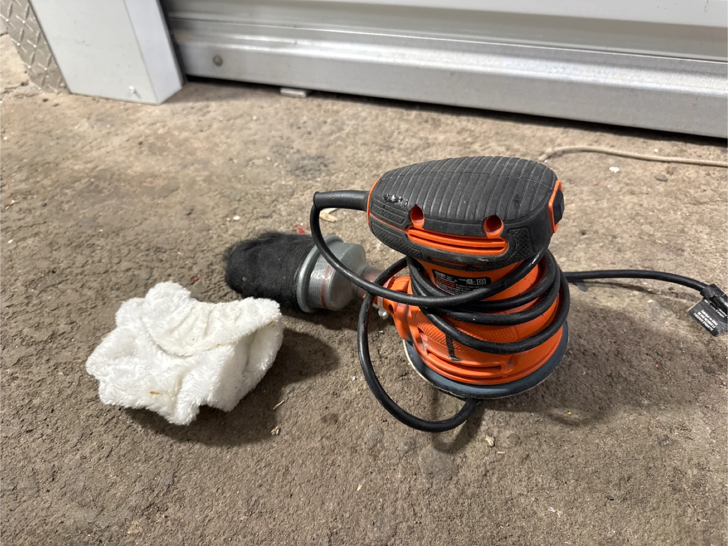 Black+Decker Random Orbit Sander with dust collection