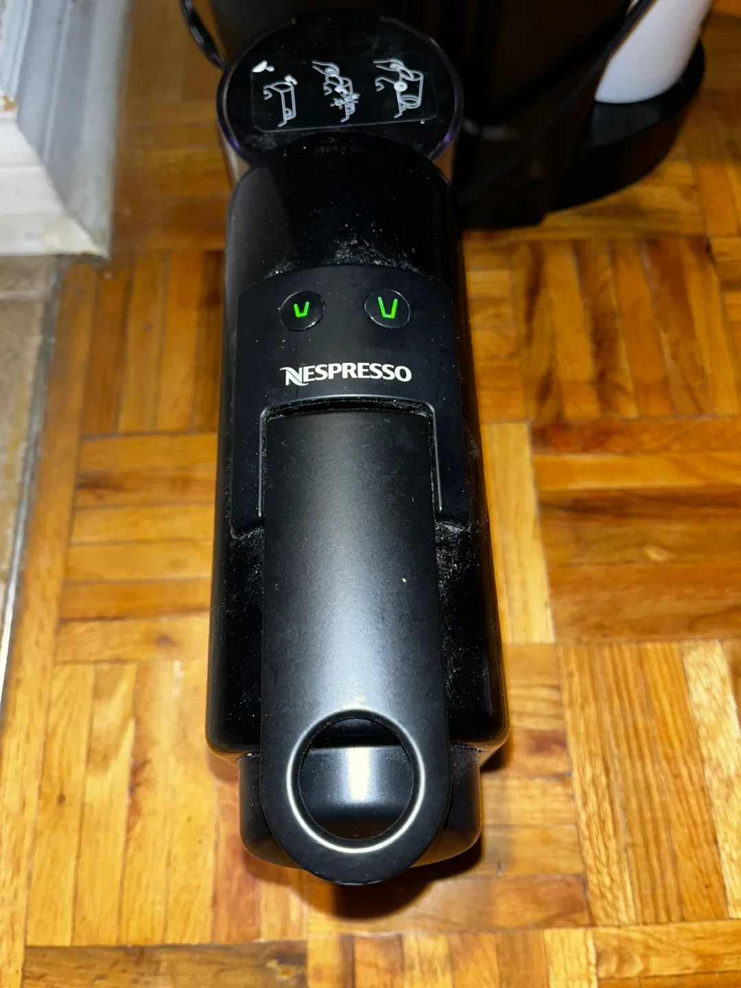 Nespresso DeLonghi Essenza Mini Coffee Machine image indicator(2)