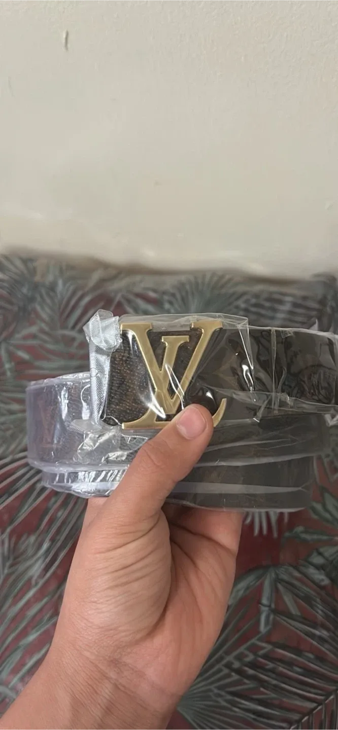 LV and Ferragamo Belts image indicator(3)