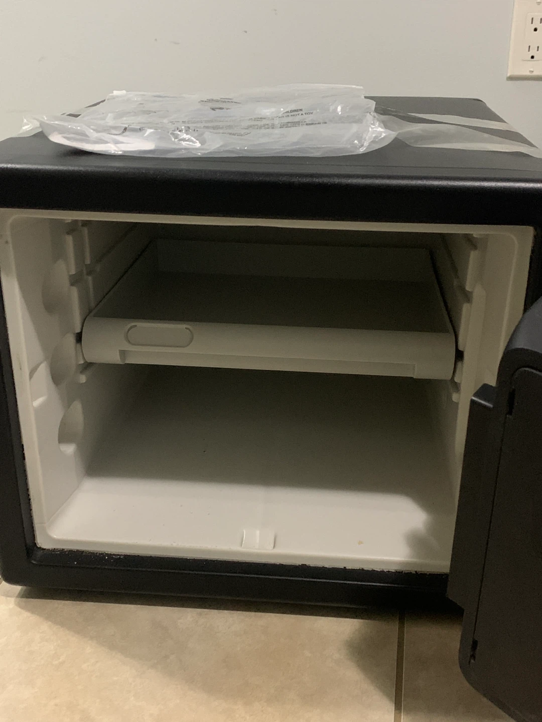 SentrySafe Safe with Combination Lock - photo 2
