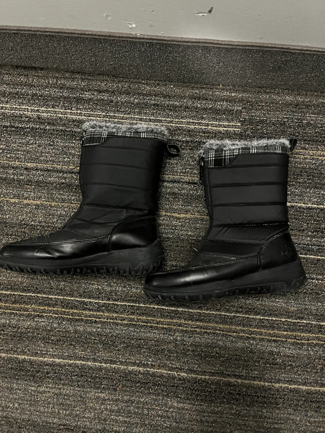 Totes Black Winter Boots Size 7 image indicator(3)