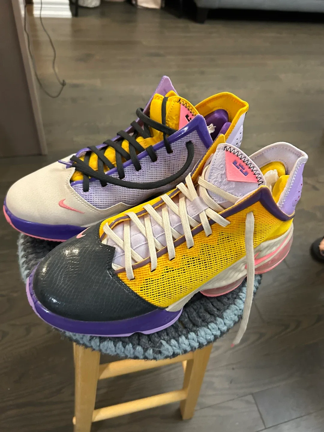 Nike LeBron Witness 7 Basketball Shoes (cash only)