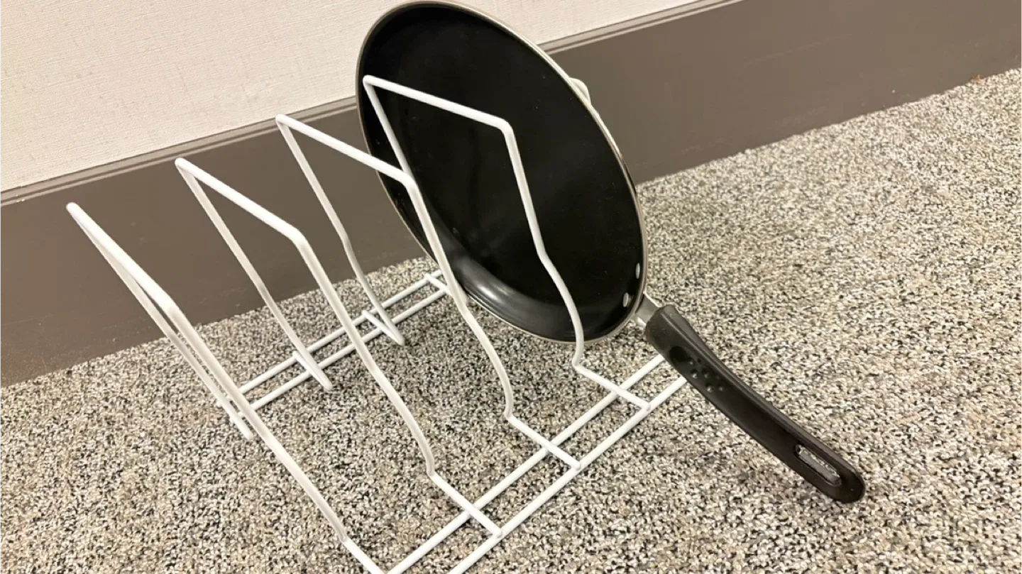 White Metal Pan and Lid Organizer Rack