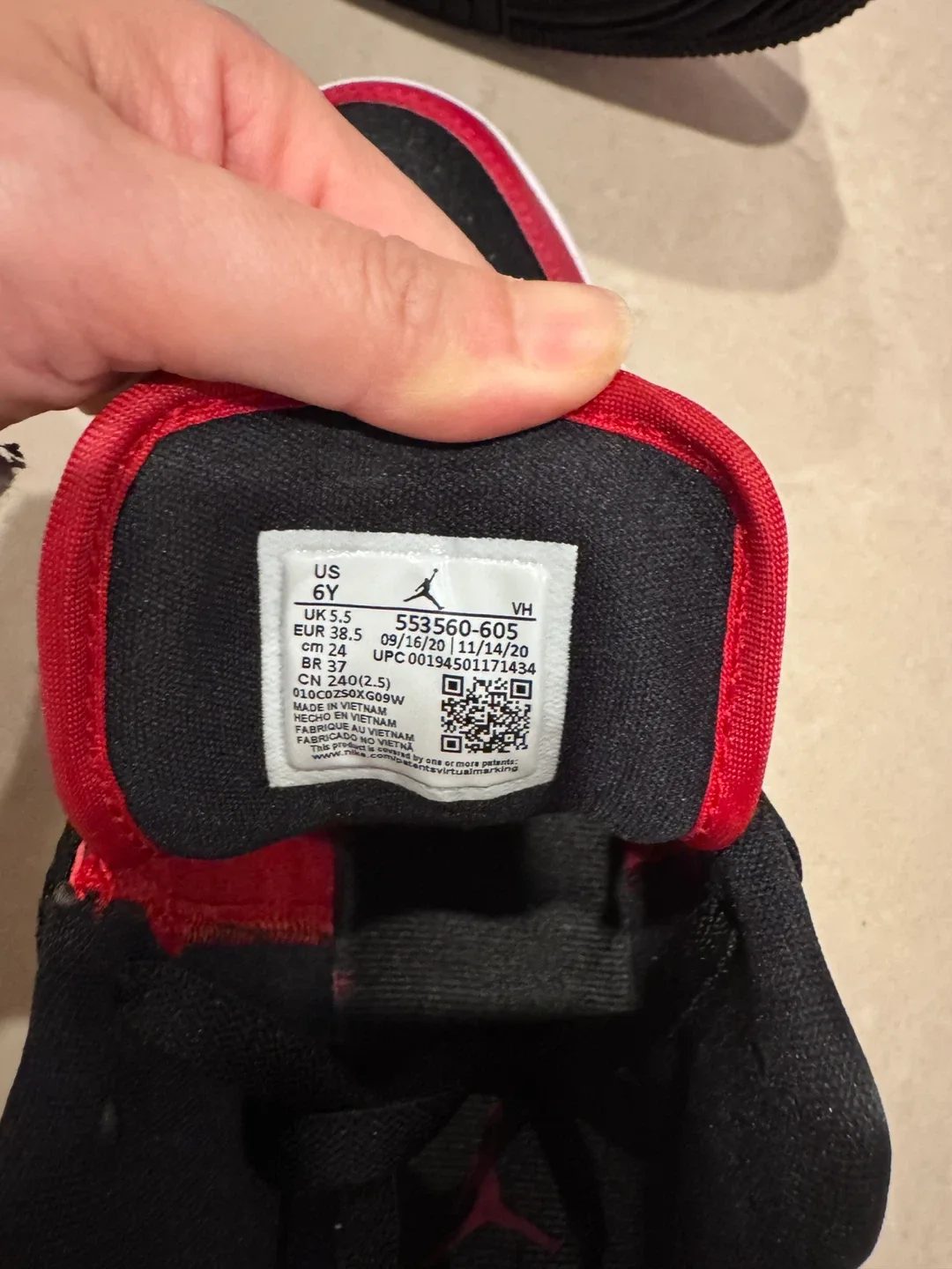 Nike Air Jordan 1 Low Red/Black Youth Size 6Y image indicator(3)