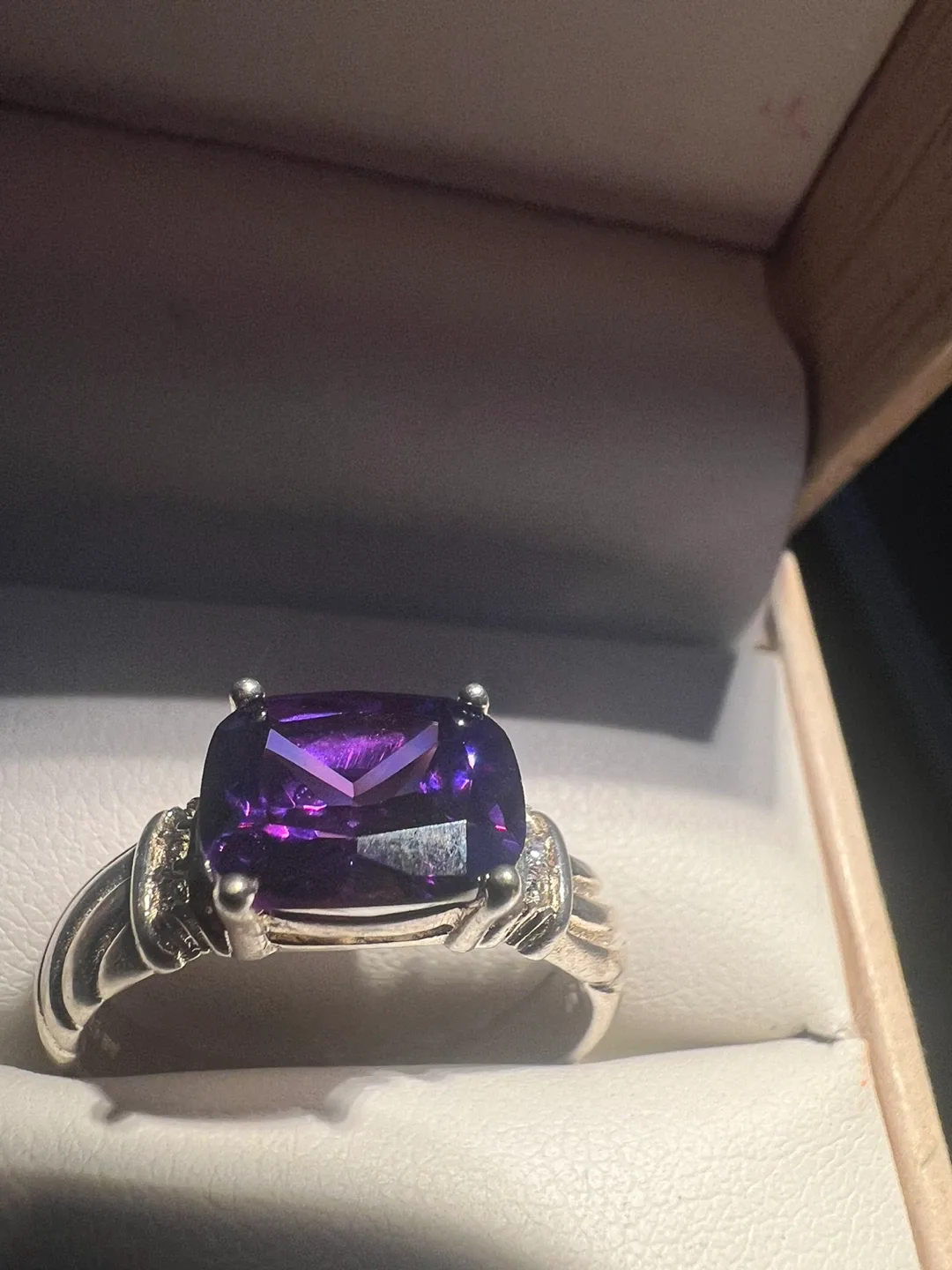 Silver Ring with amethyst and diamonds