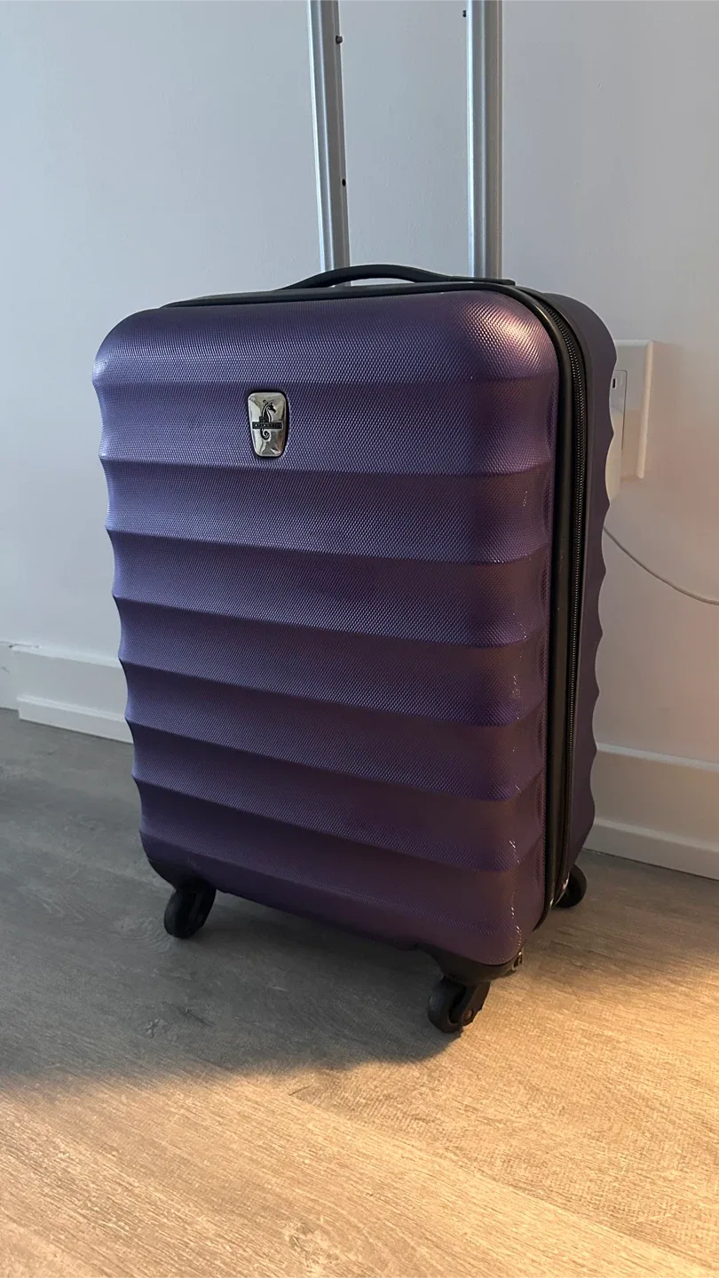 Hardside Carry-On Luggage image indicator(2)