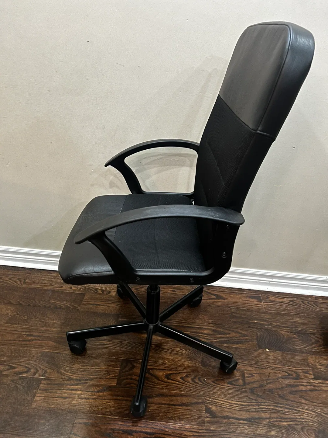 Black Office Chair image indicator(2)