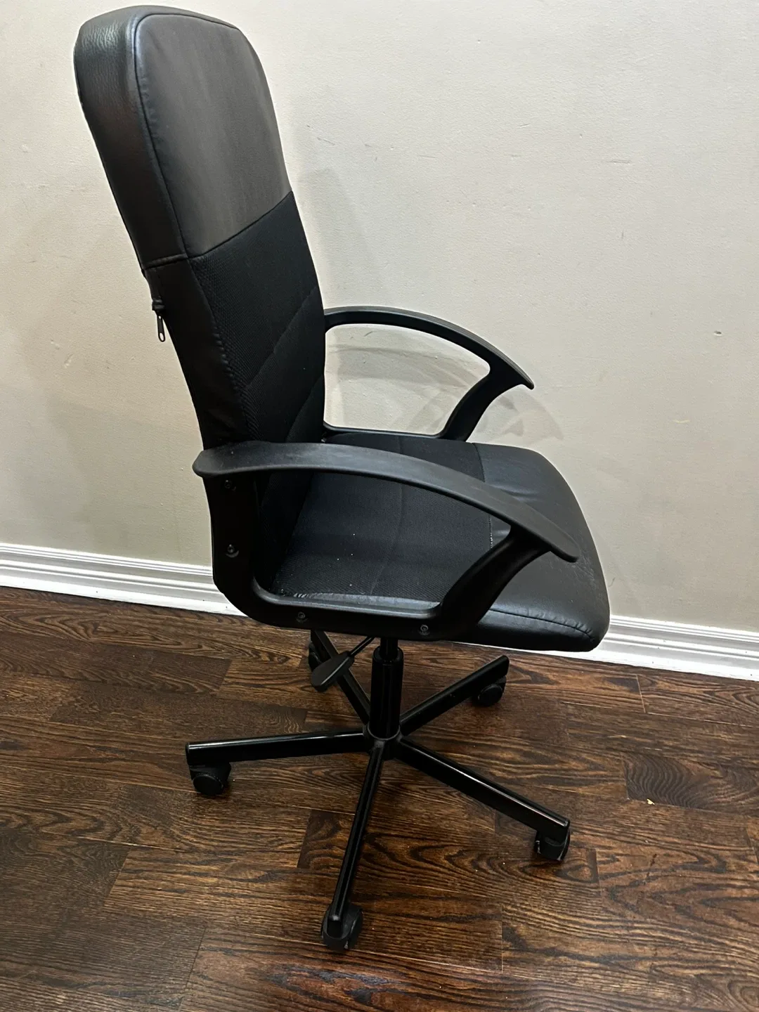 Black Office Chair image indicator(3)