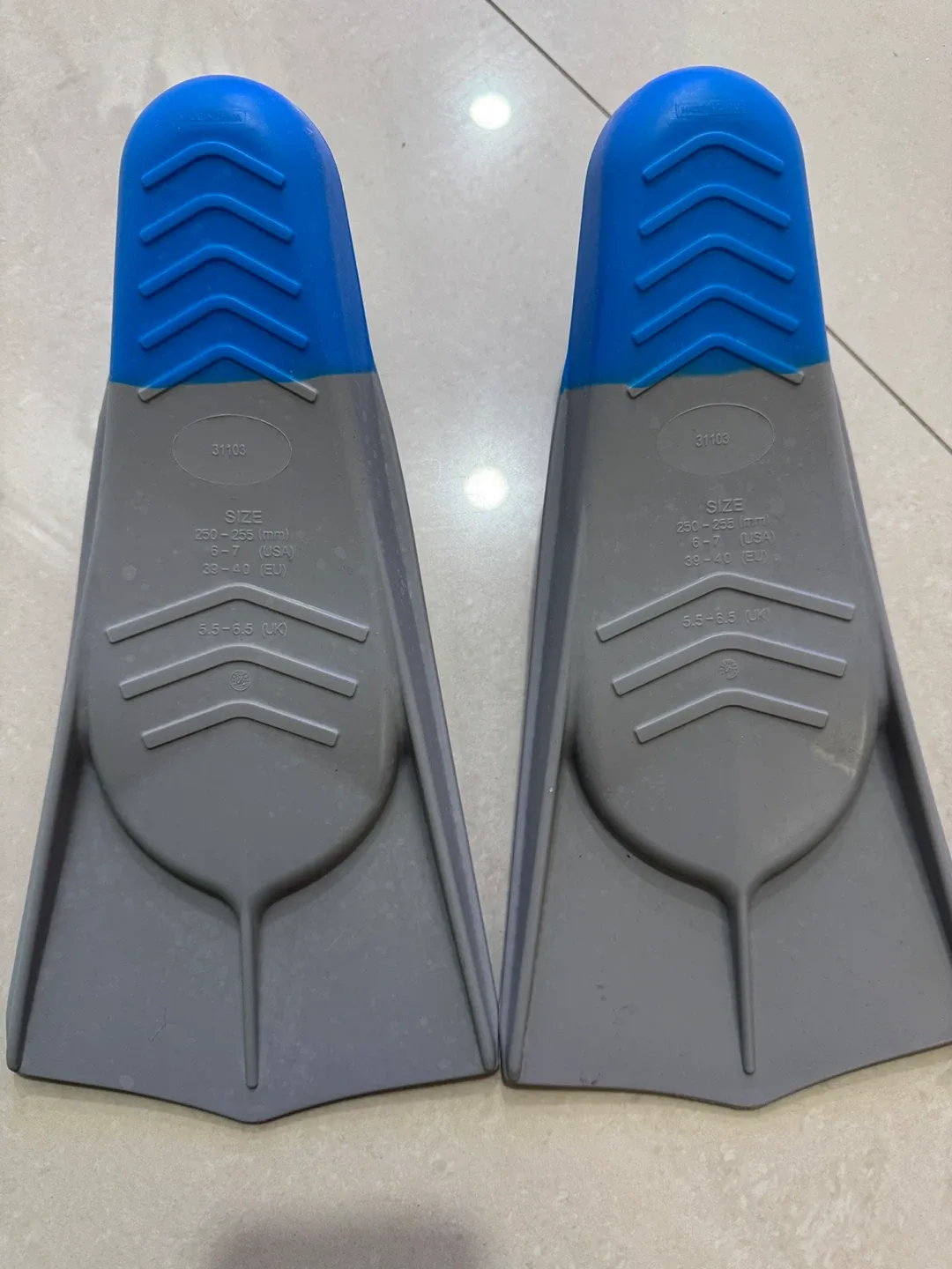 Arena Powerfin Pro & Speedo Swim Fins, Size 6-7 image indicator(2)