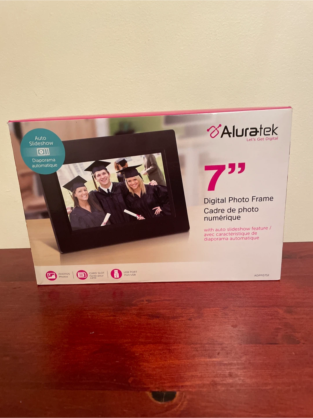 NEW-Aluratek 7" Digital Photo Frame - New in Box!