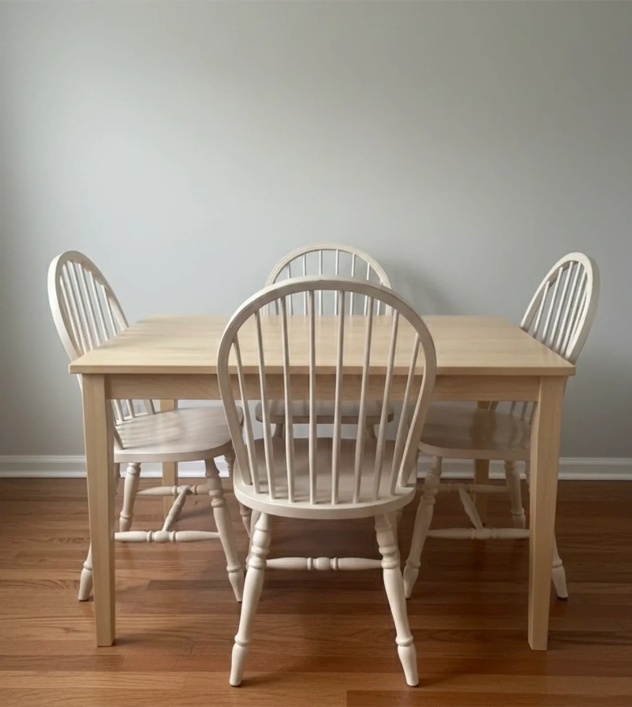 Set of 4 Modern Dining Chairs – Comfortable & Stylish #cleanout image indicator(2)