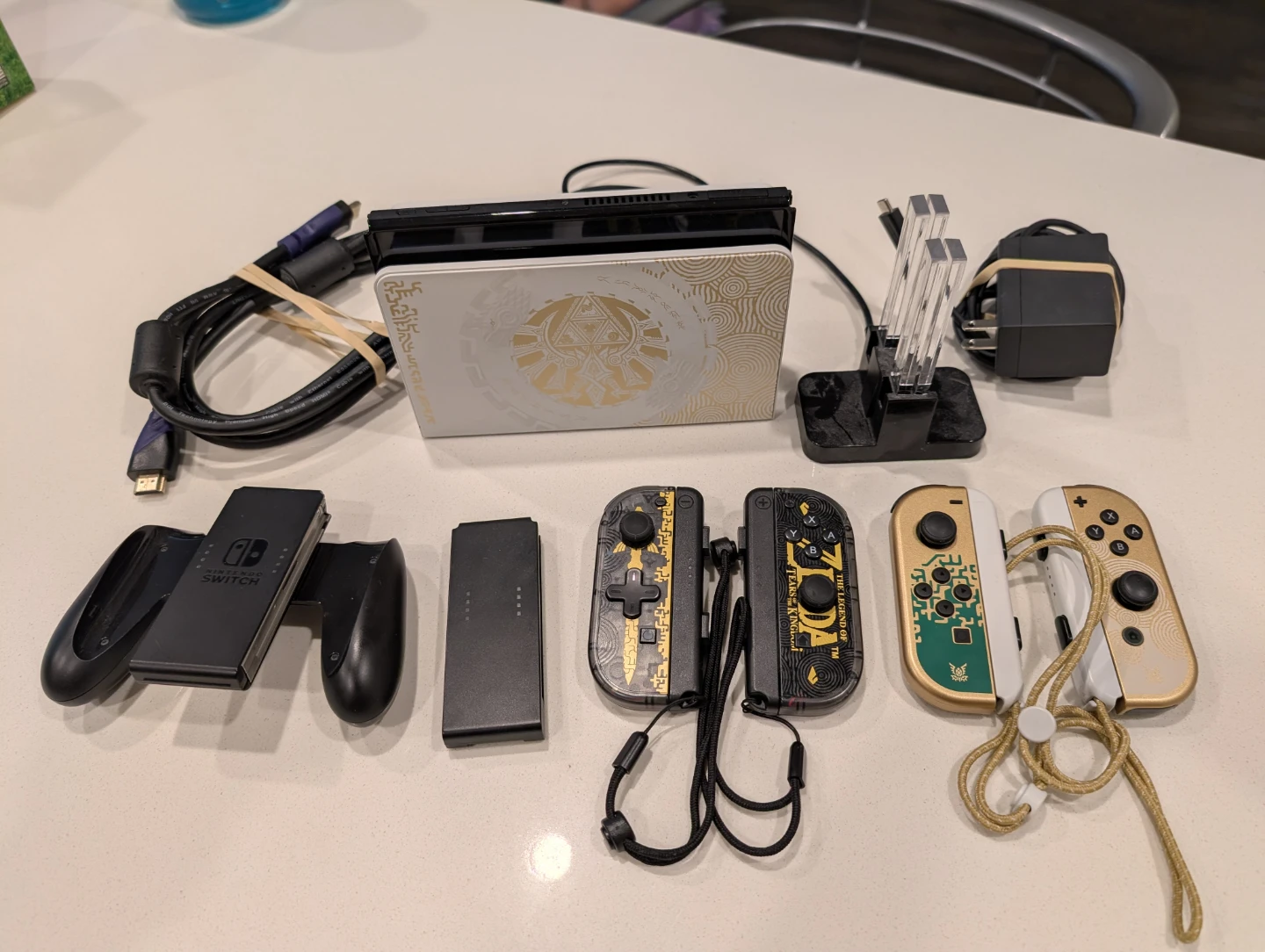 Nintendo Switch OLED – Zelda: Tears of the Kingdom Edition - photo 2