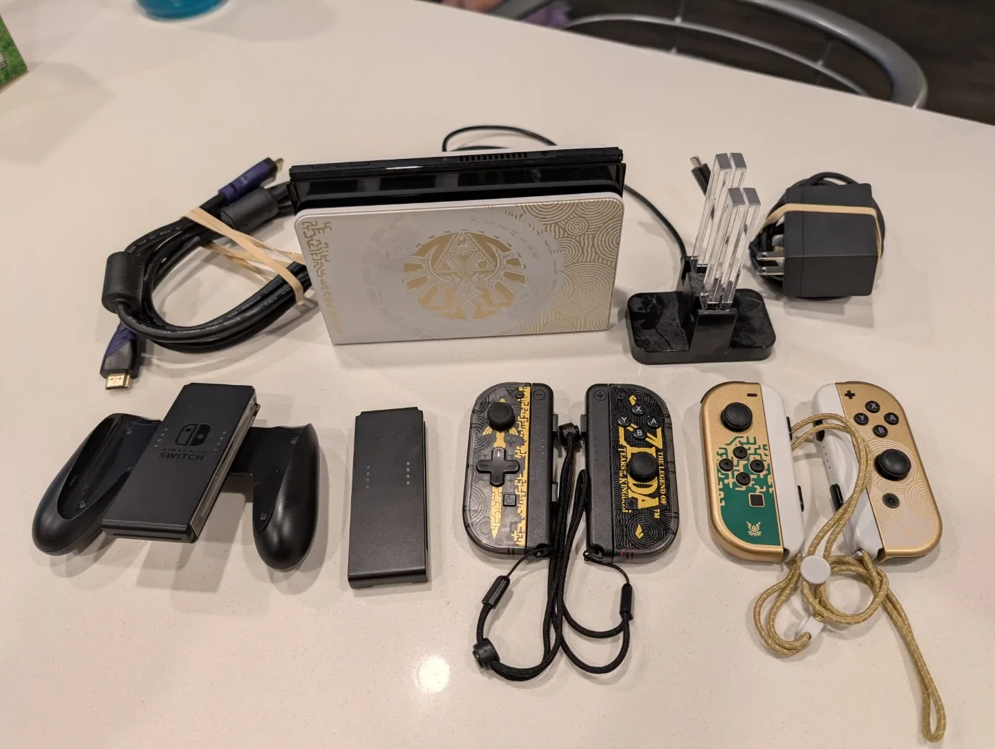 Nintendo Switch OLED – Zelda: Tears of the Kingdom Edition image indicator(2)