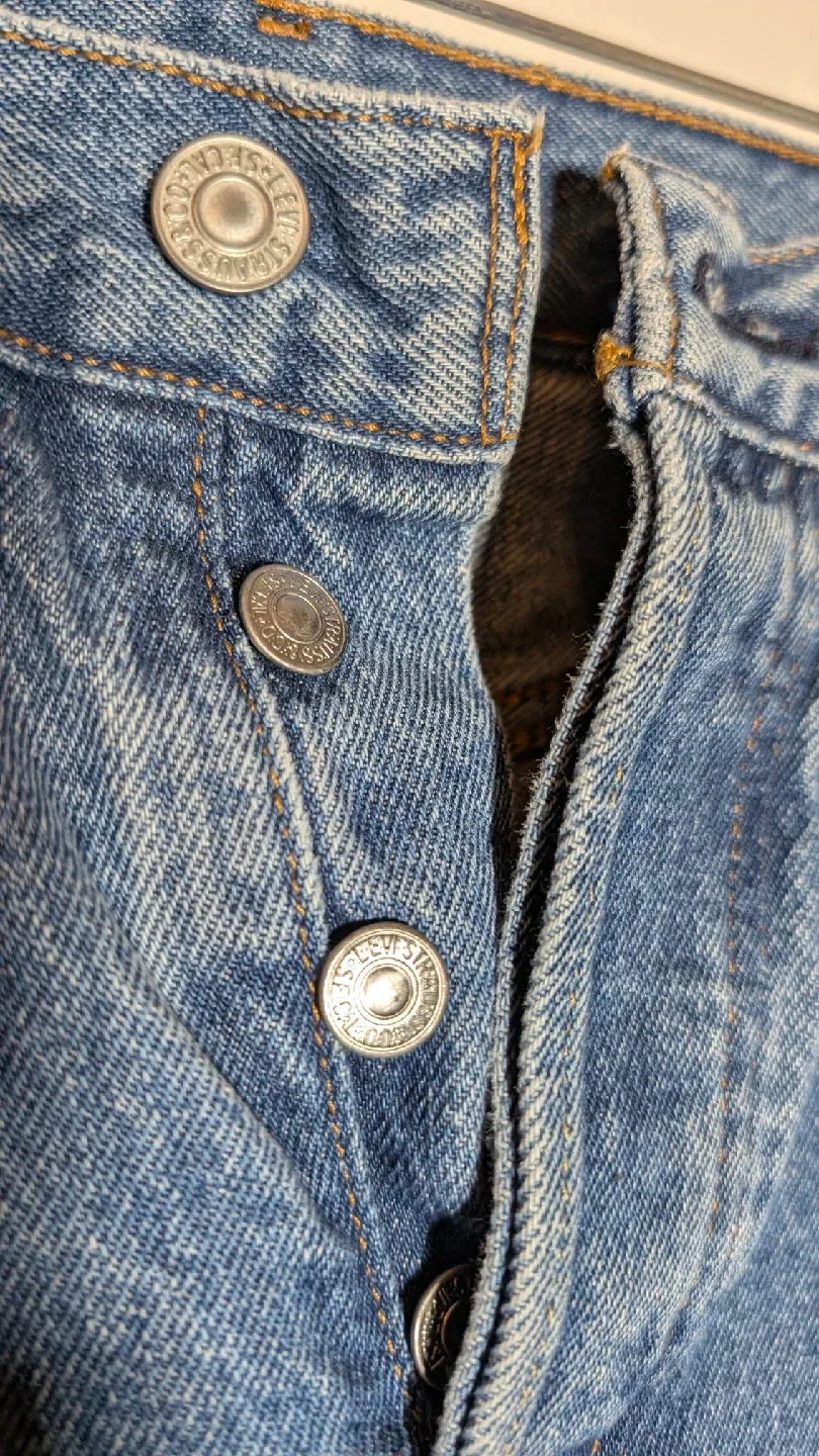 Levi's 501 Jeans, W23 L30 image indicator(2)