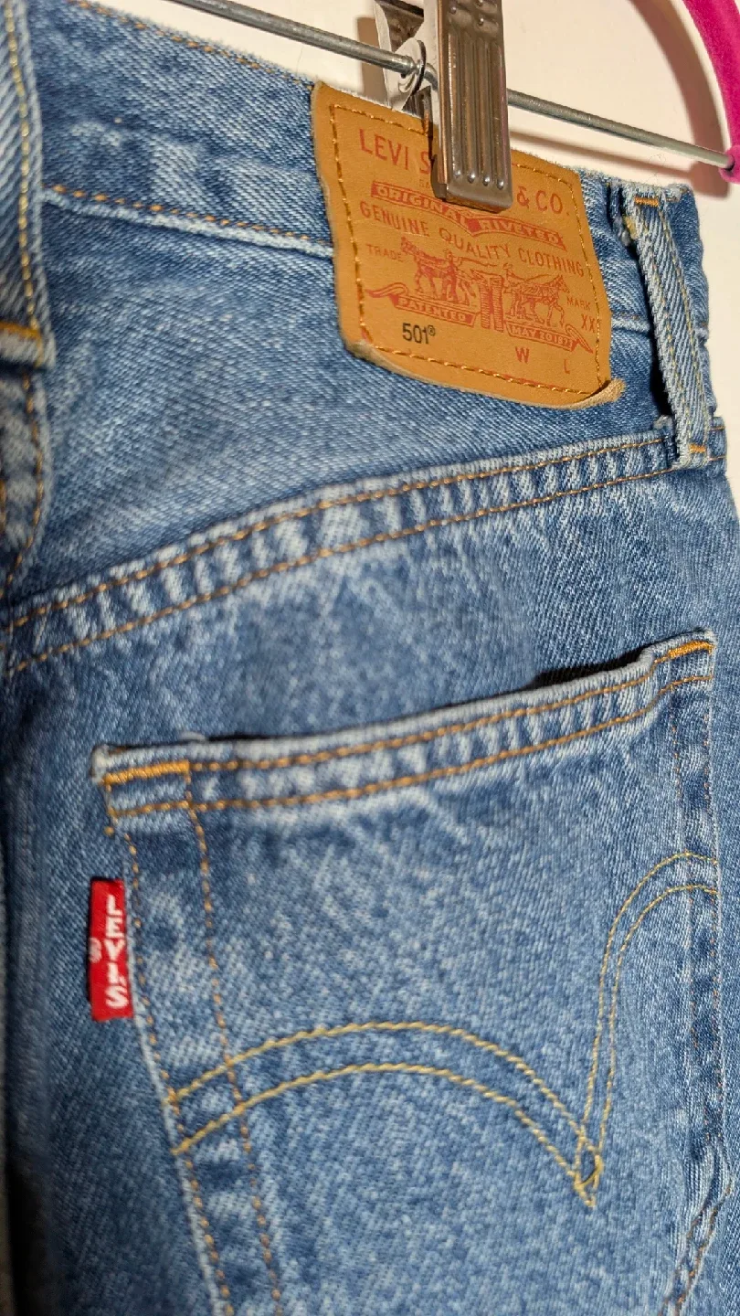 Levi's 501 Jeans, W23 L30 image indicator(3)