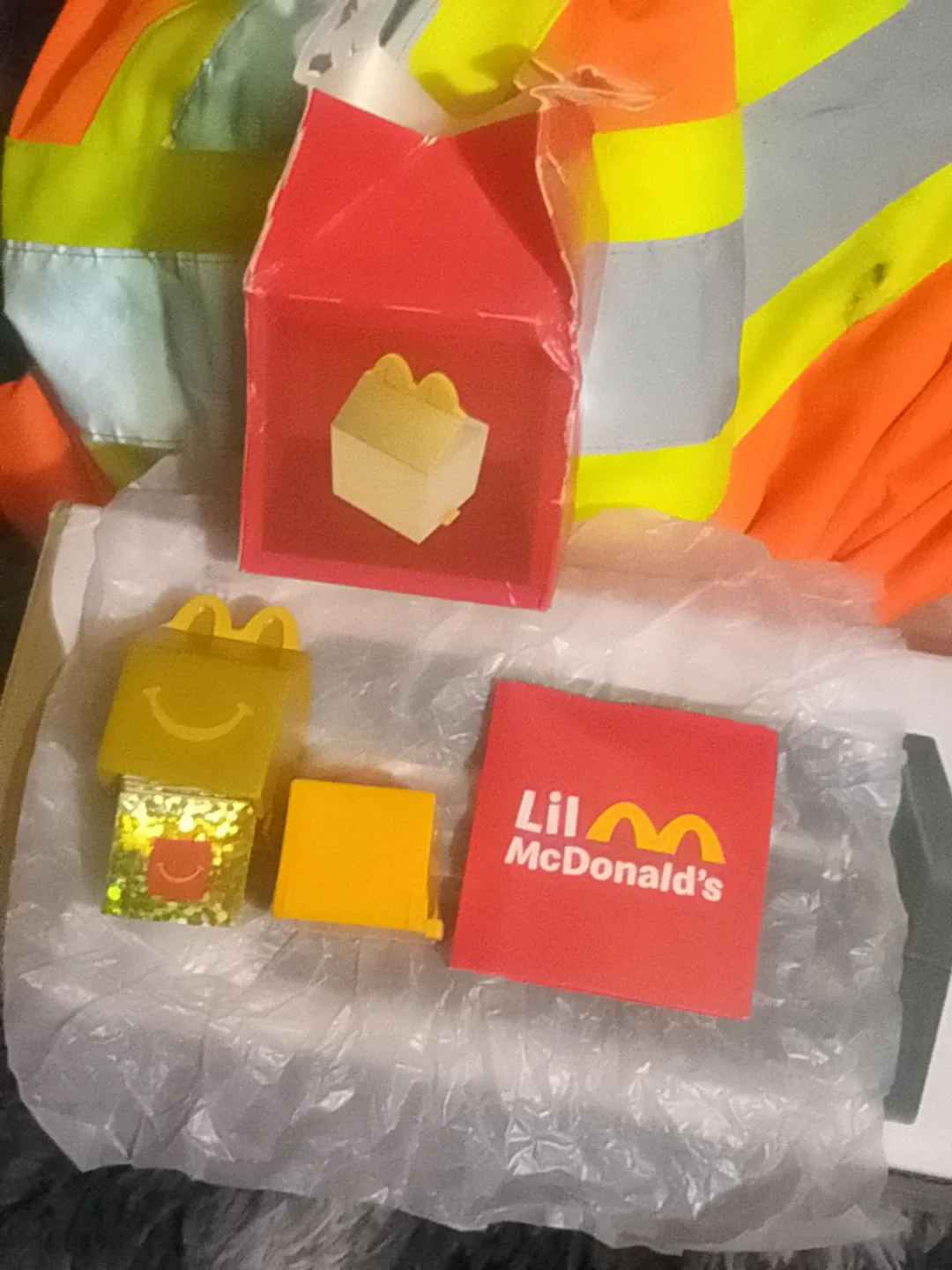 The golden happy meal box image indicator(3)