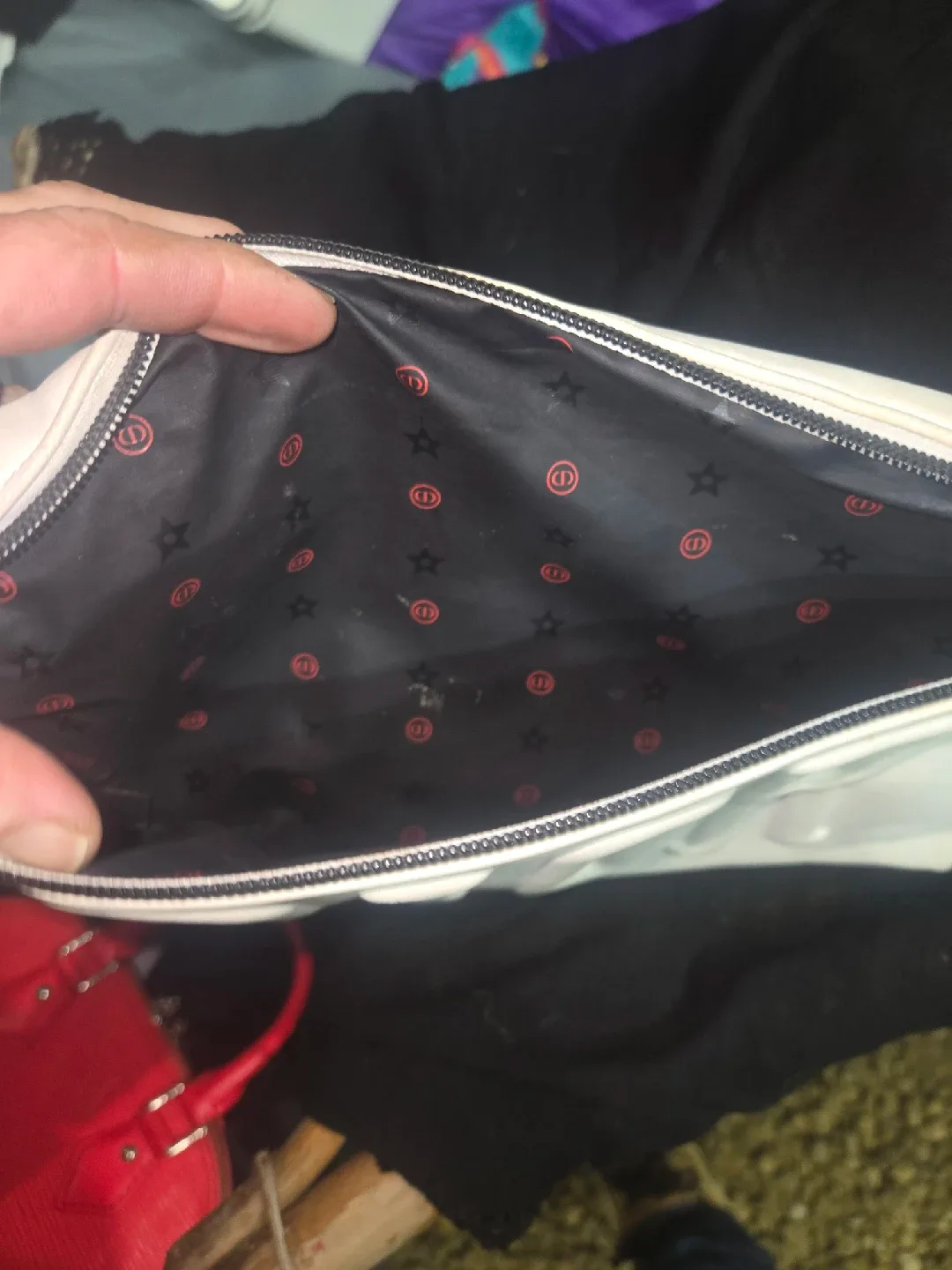 Dior White Pouch image indicator(2)