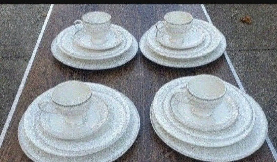 60 pieces ivory china set thumbnail