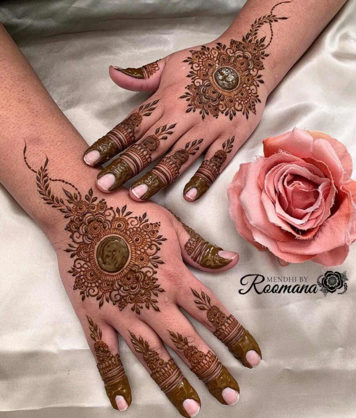 Mehndi artist image indicator(8)