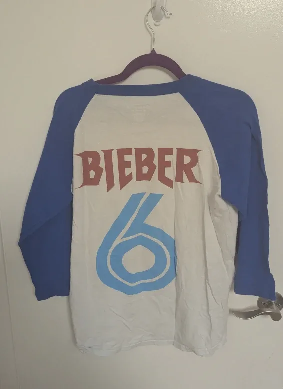 Justin Bieber Concert Shirt - Women's Size Medium image indicator(4)