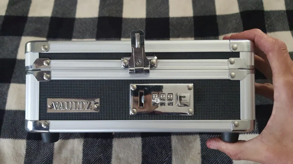 Vaultz Locking Storage Box image indicator(4)
