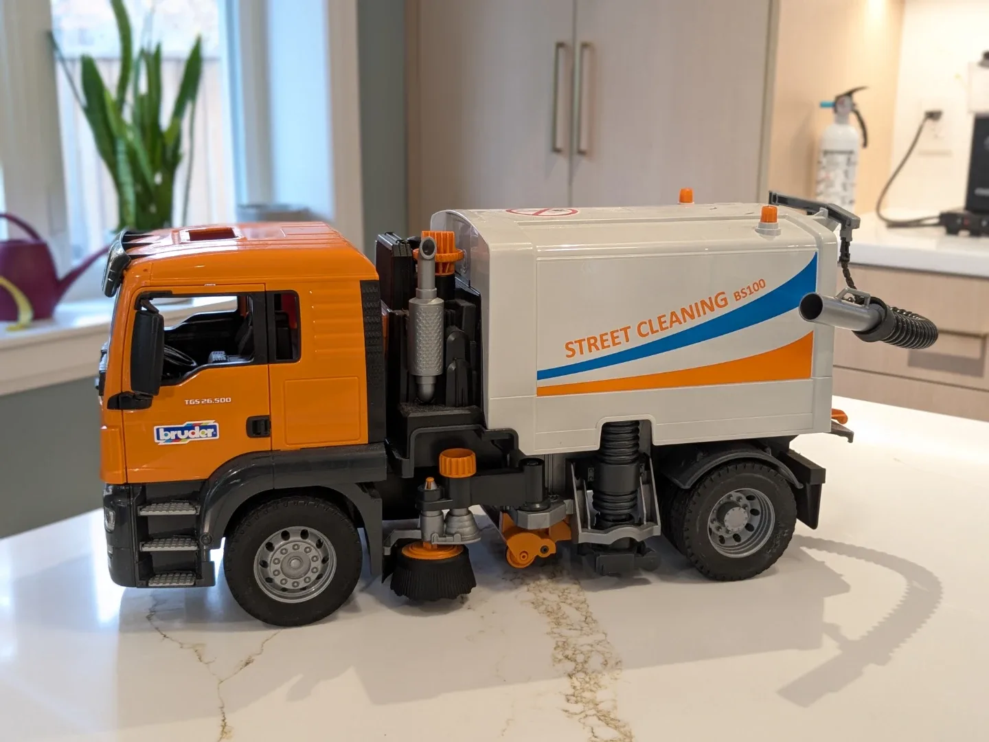 Bruder 660-2979 MAN TGS Street Sweeper Truck image indicator(2)