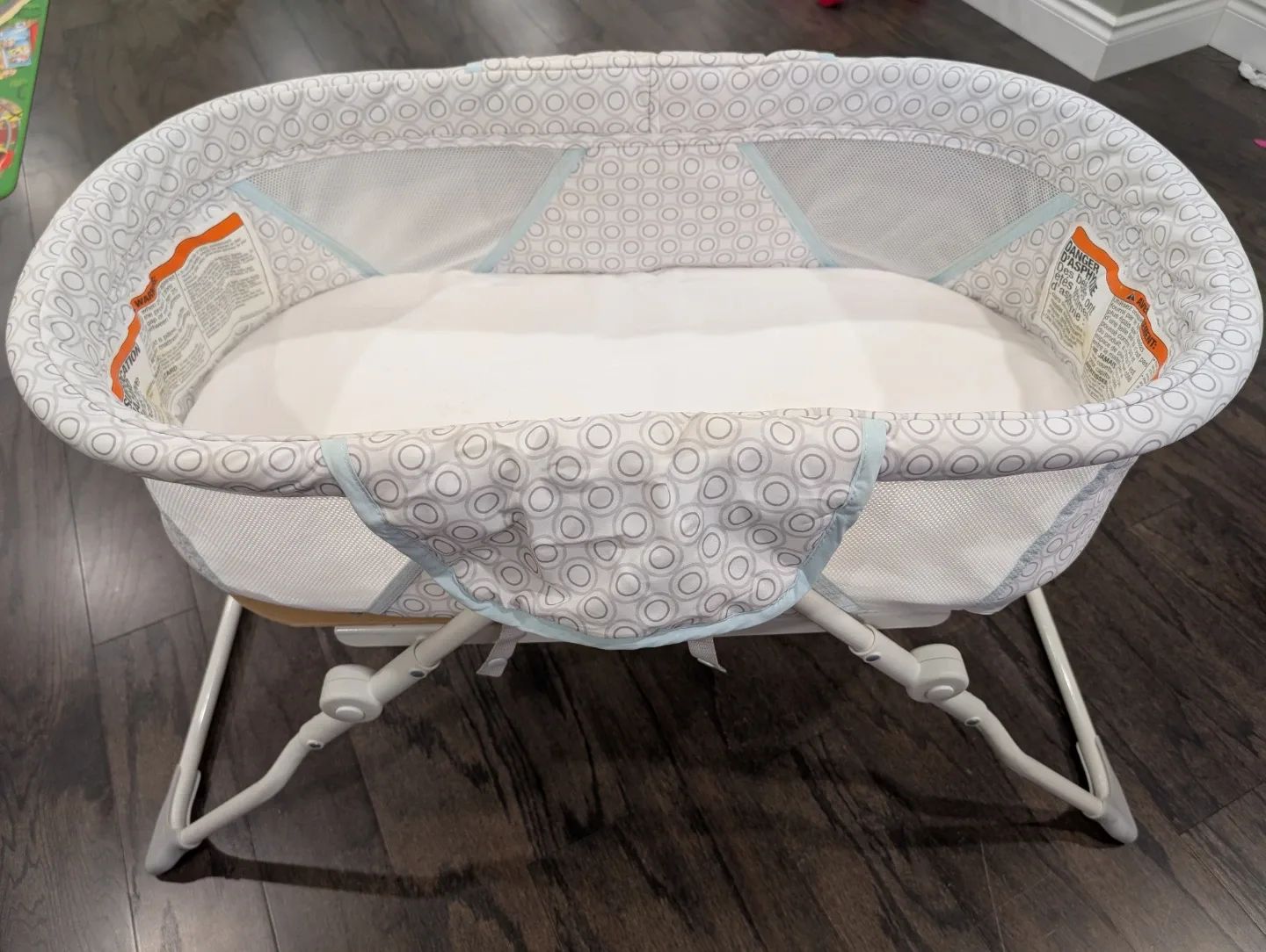 Bassinet (Delta Children) image indicator(2)