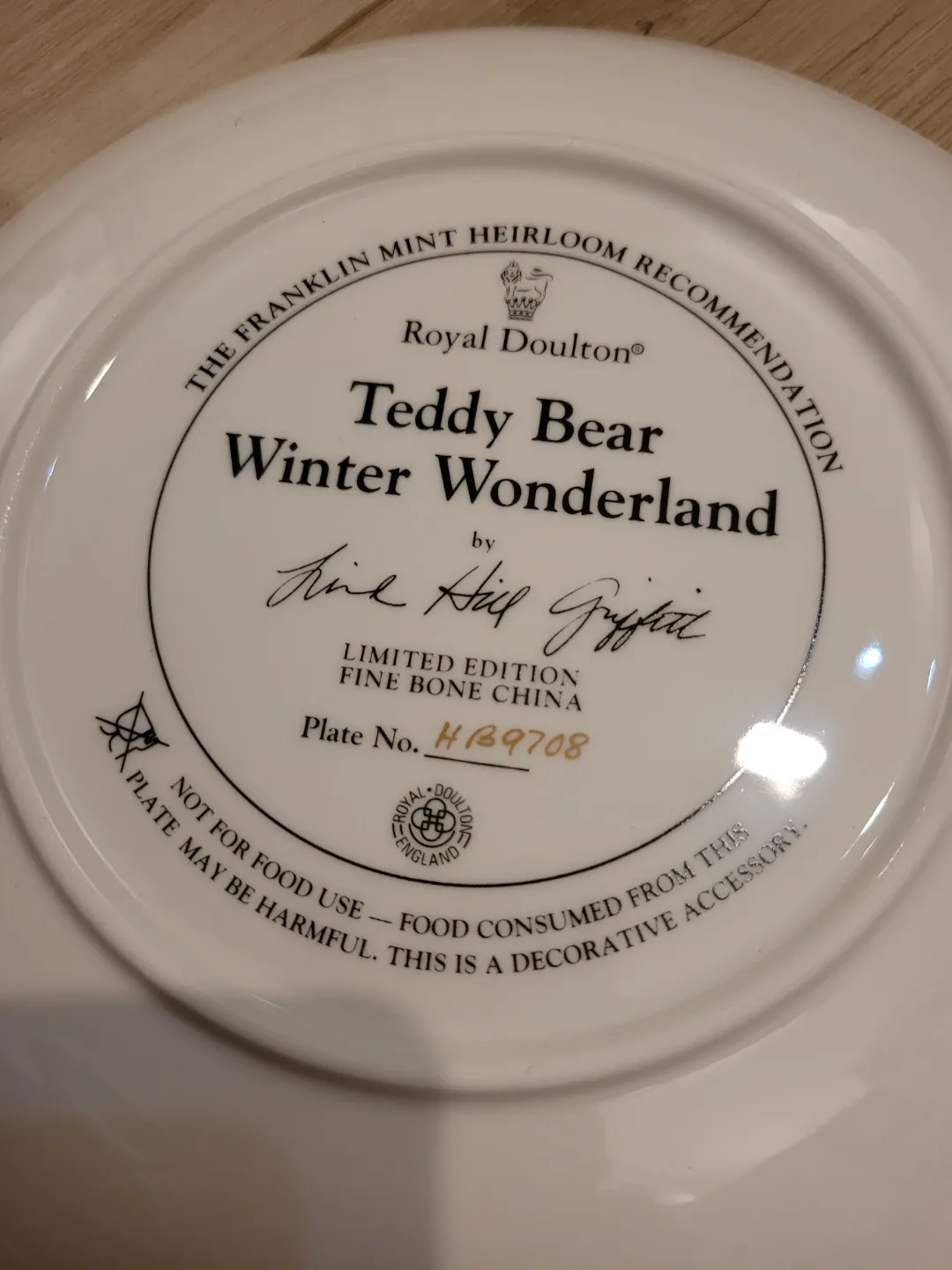 Collectible Plate with Bear Winter Scene 8" image indicator(9)