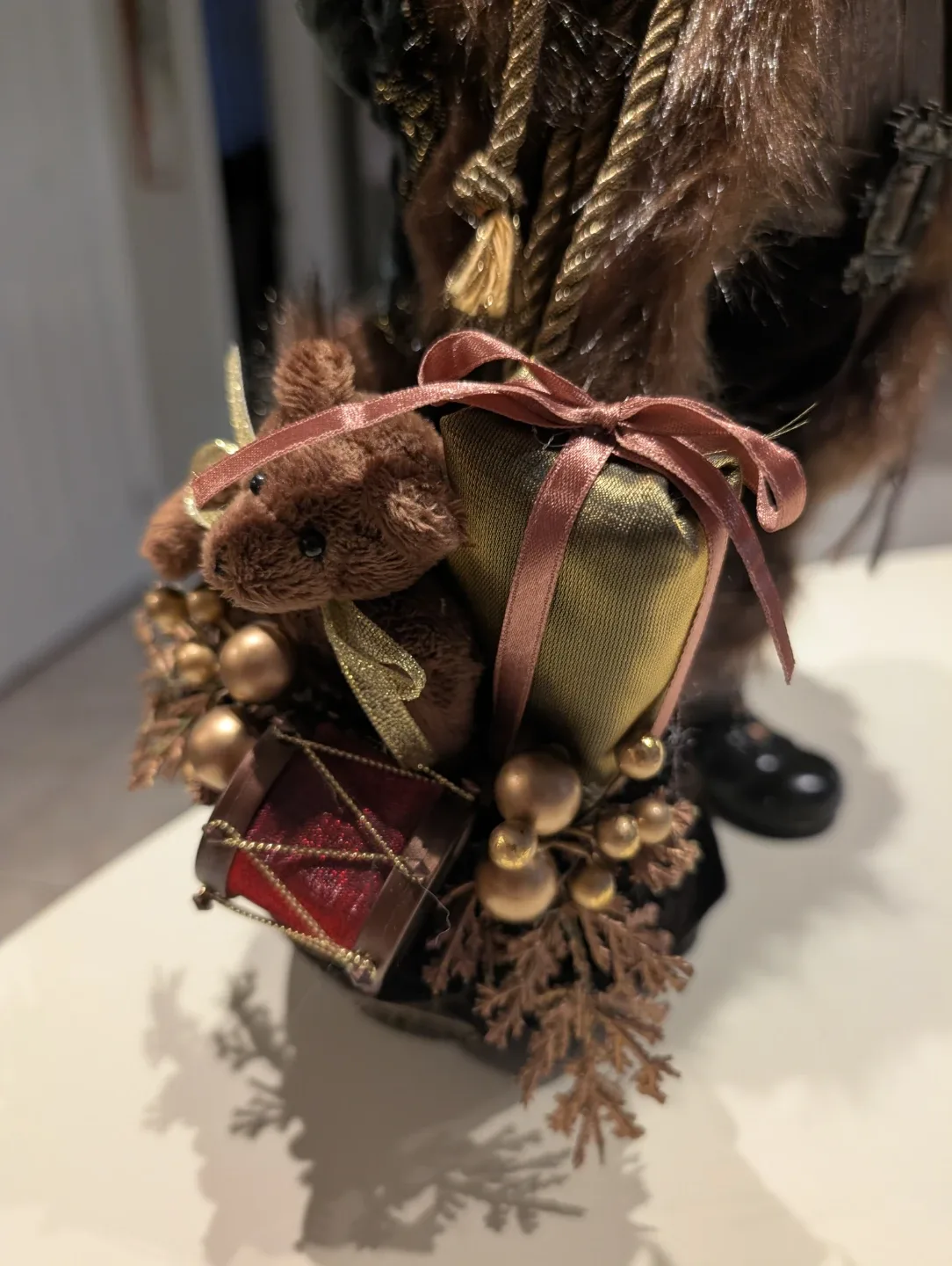 17" Decorative Santa Figurine - EUC image indicator(3)